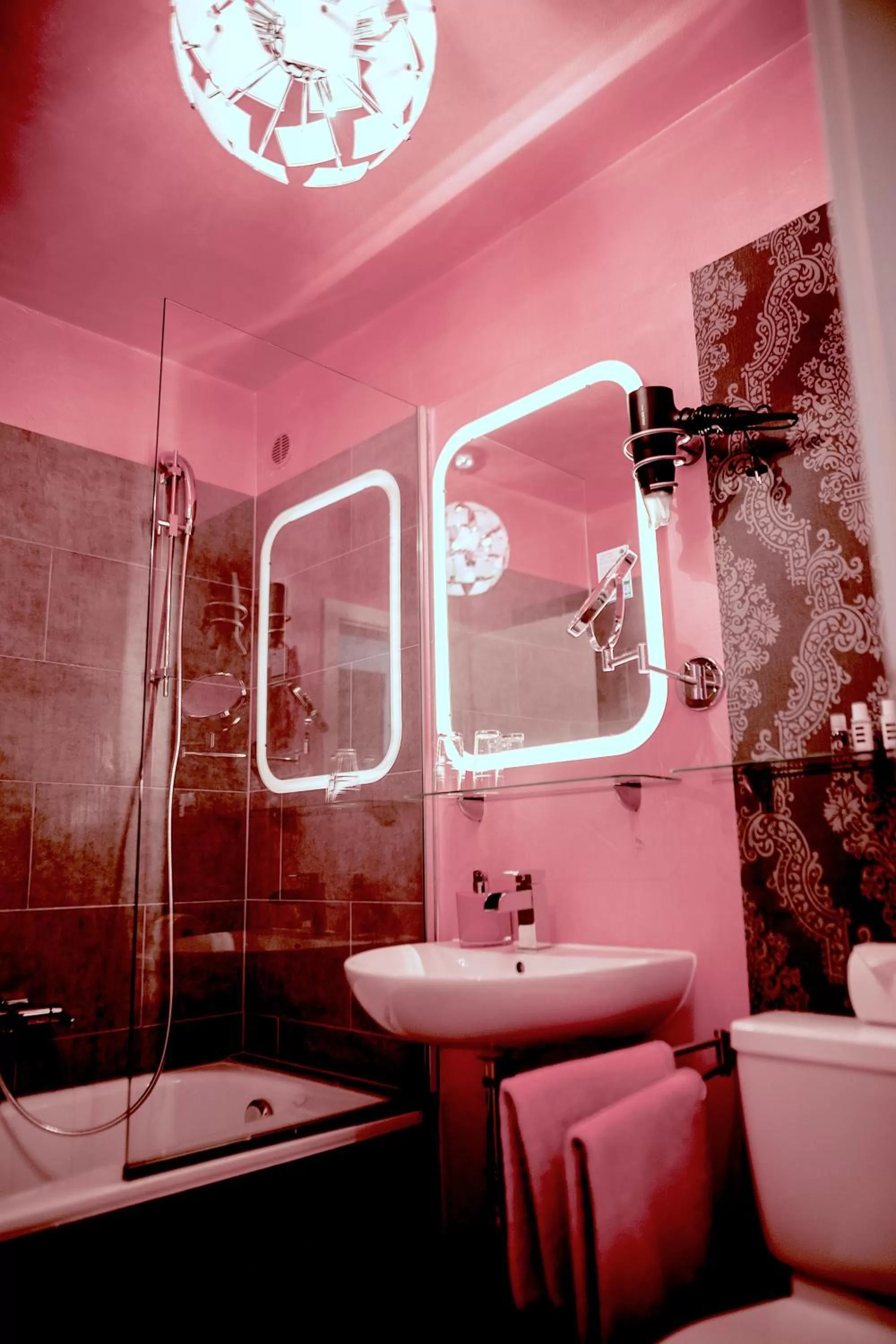 Bathroom in Das Hotel Stern, B&B KG - digital & contactless check-in