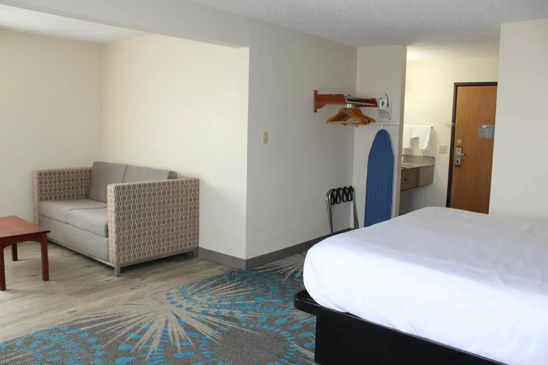 Reston Inn & Suites