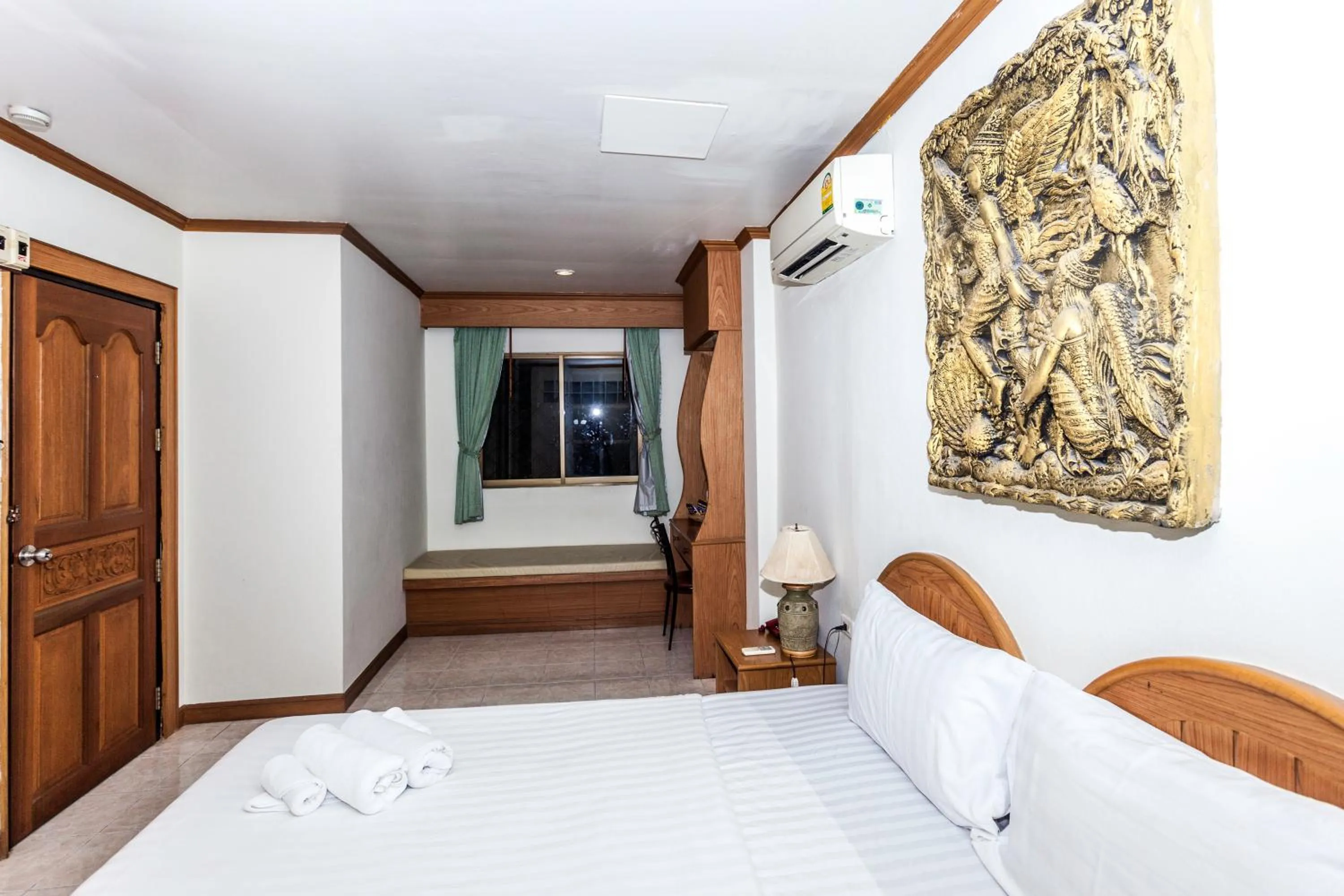 Photo of the whole room, Bed in Andaman Sea Patong