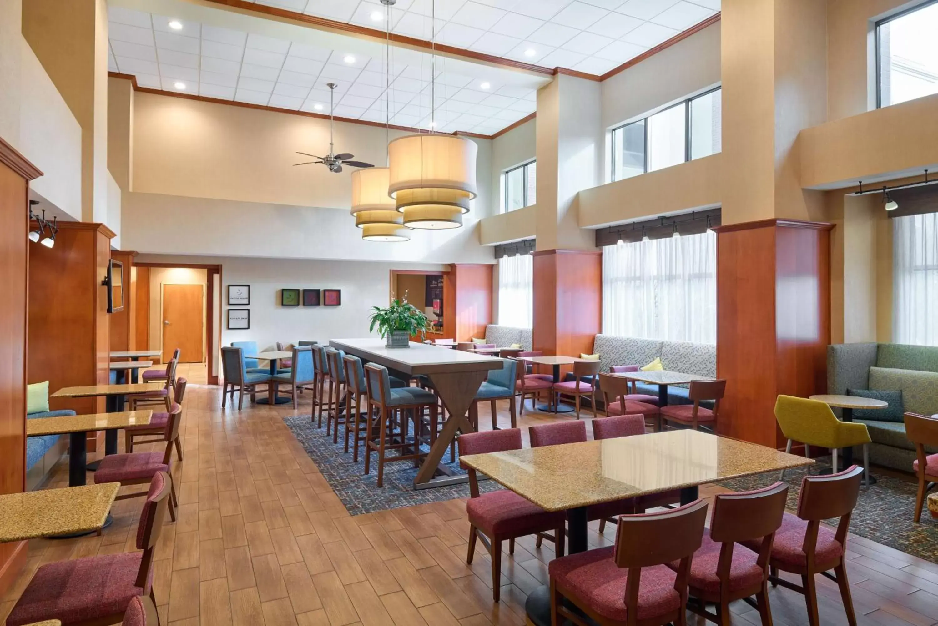 Breakfast, Restaurant/Places to Eat in Hampton Inn & Suites Providence / Smithfield