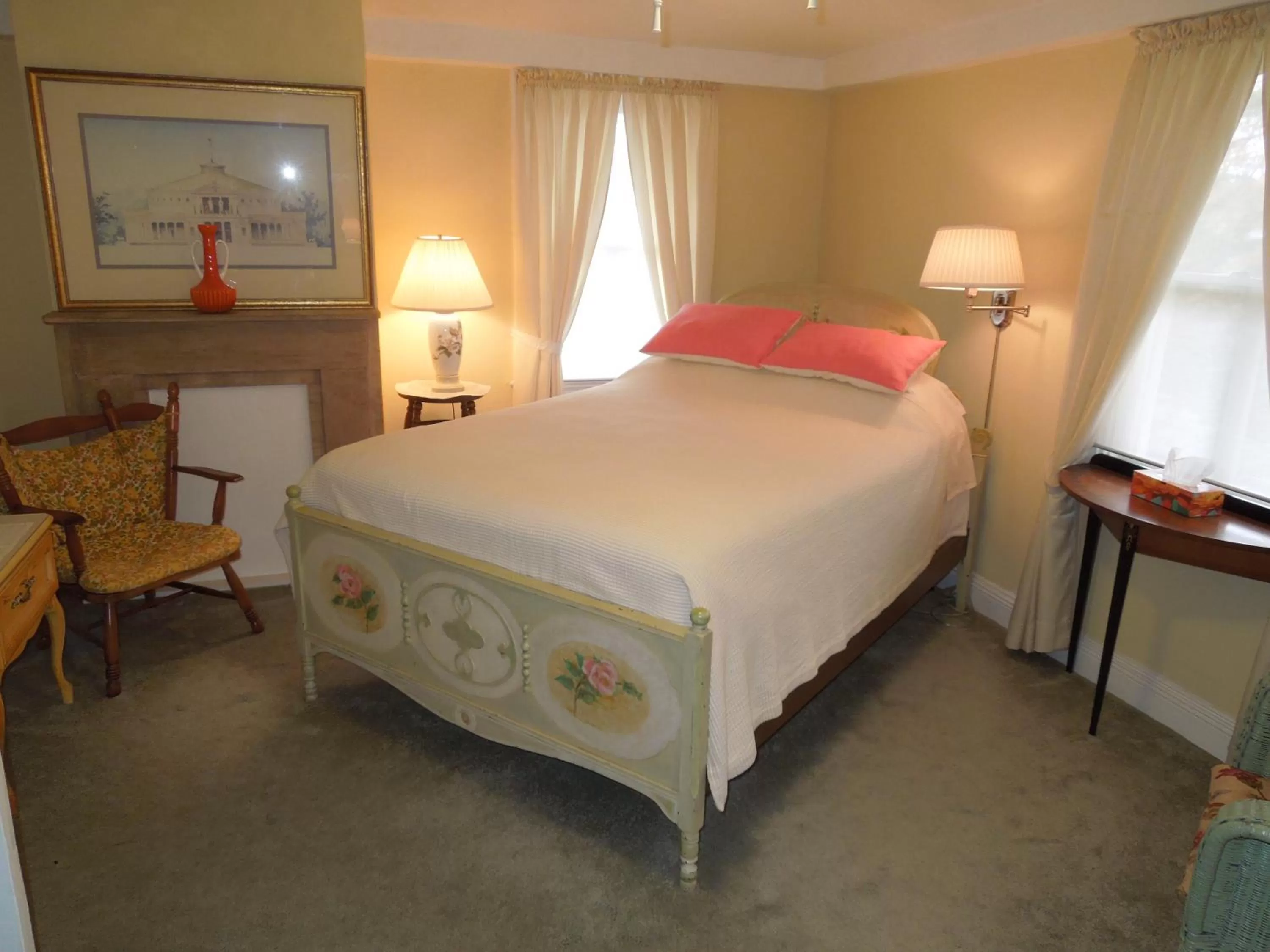 Bed in Victorian Bed & Breakfast of Staten Island