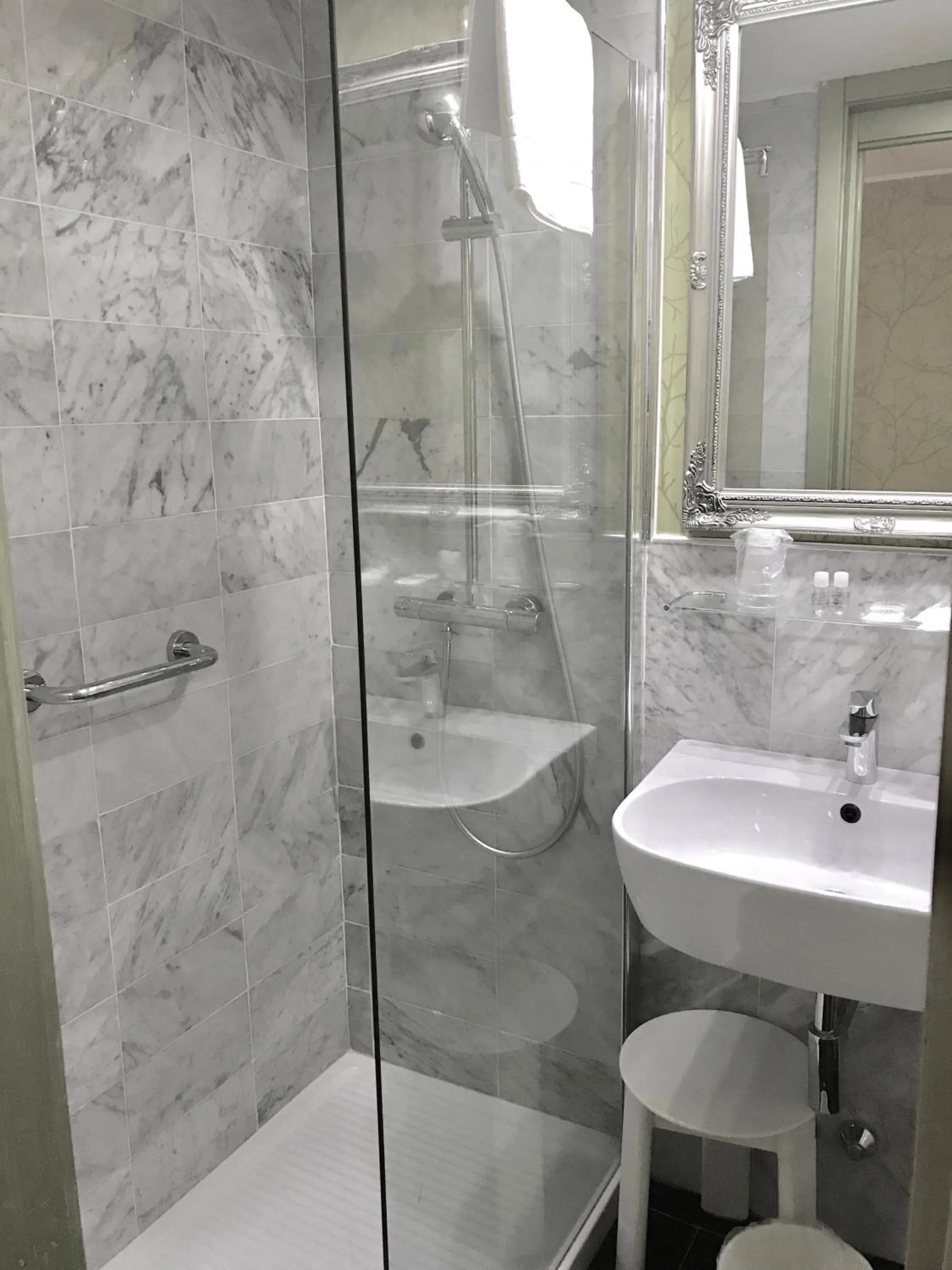 Bathroom in Canova Hotel