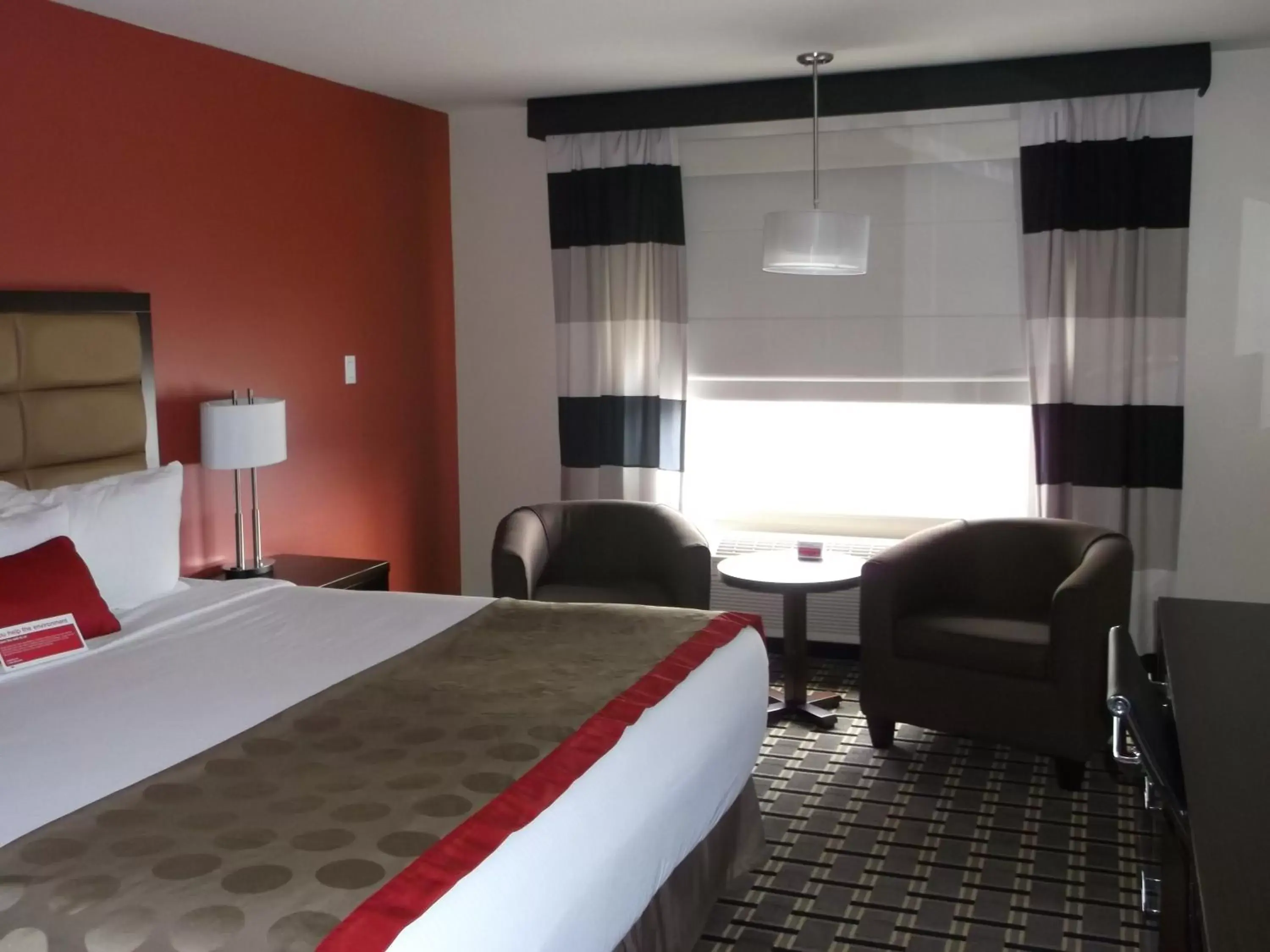 Photo of the whole room, Bed in Ramada by Wyndham Edson