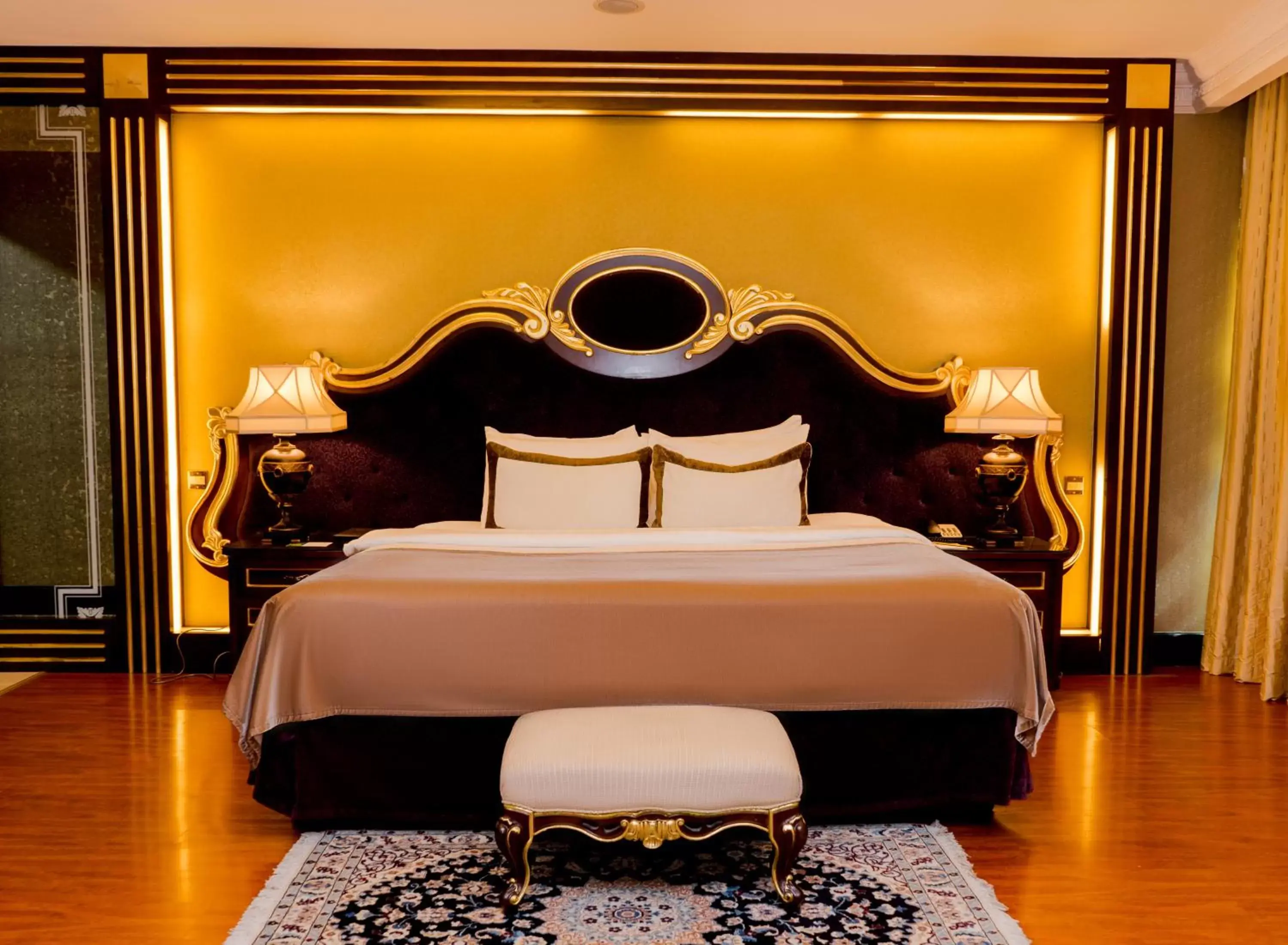 Bedroom, Bed in Grand Excelsior Hotel Al Barsha