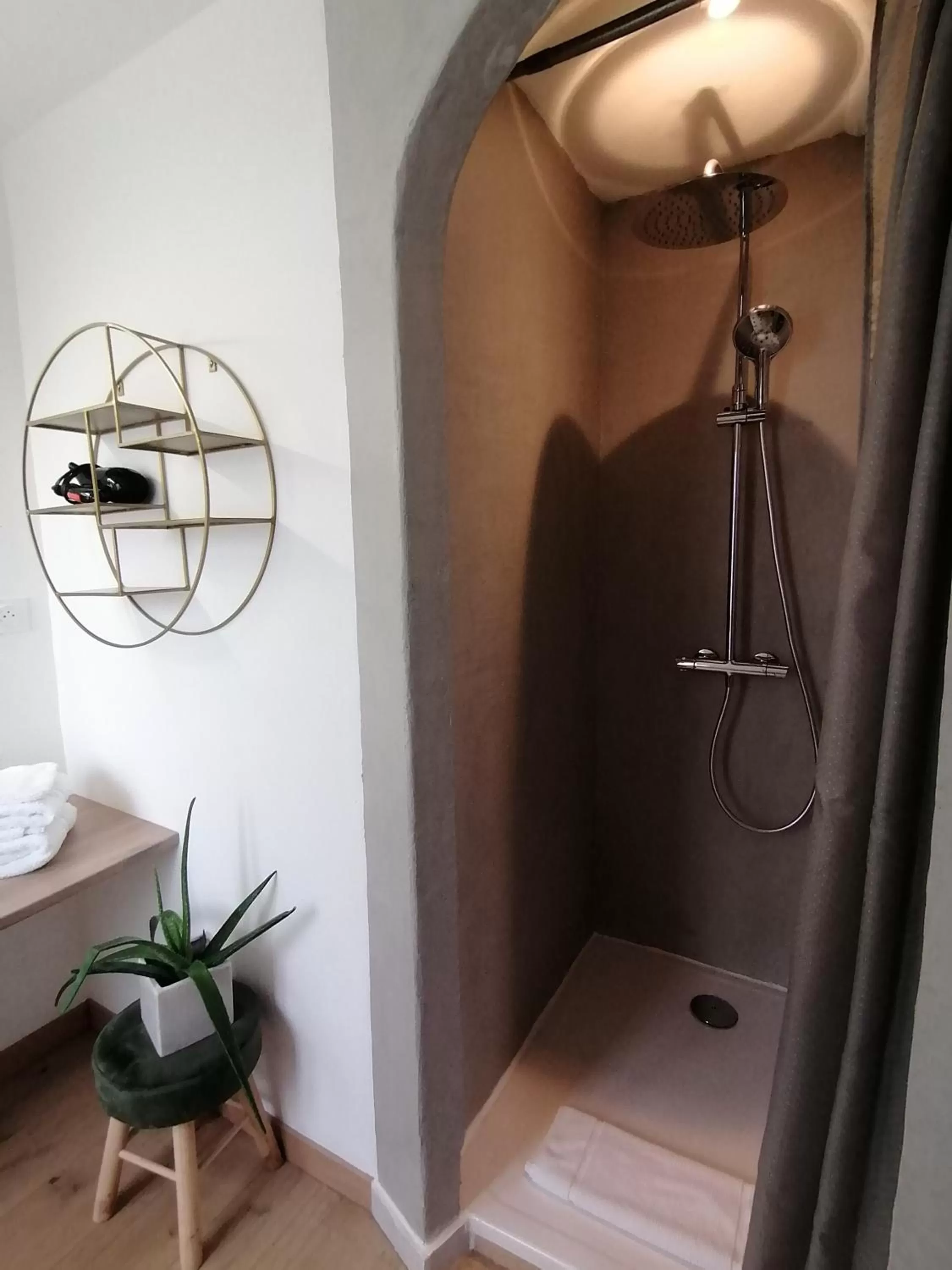 Bathroom in La bulle d'Etel, chambres & spa