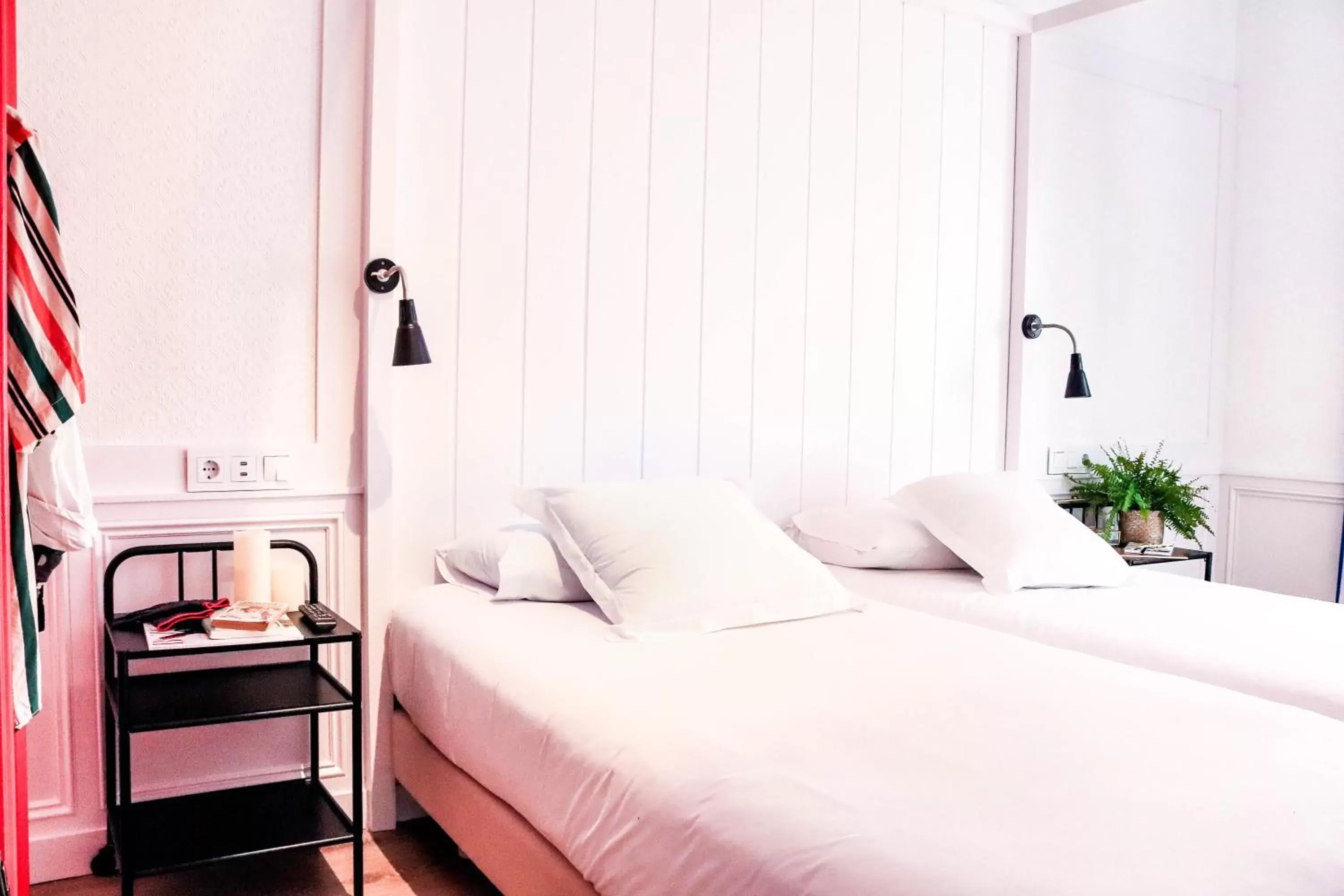 Twin Room in Hotel & Restaurant Marina Palamós Twin Room in Hotel & Restaurant Marina Palamós