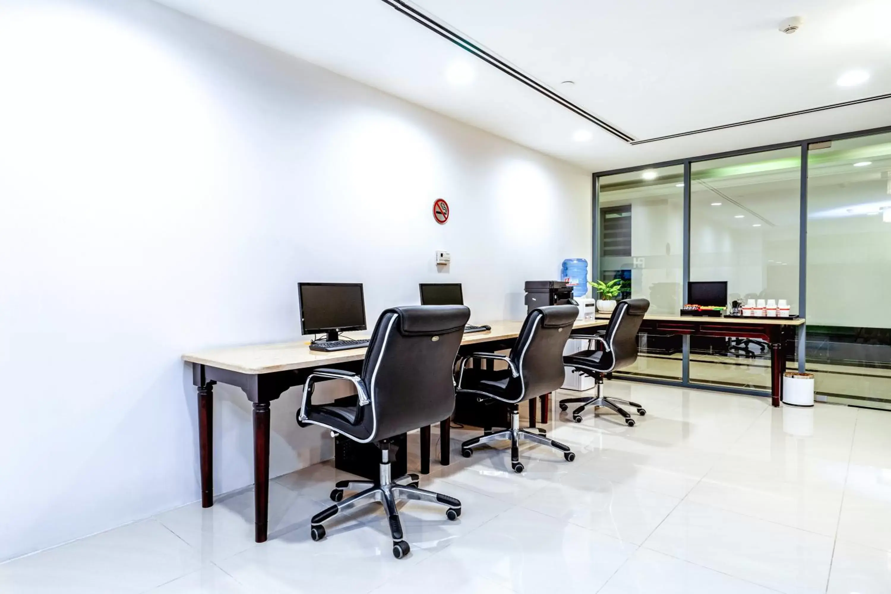 Business facilities in Becamex Hotel New City