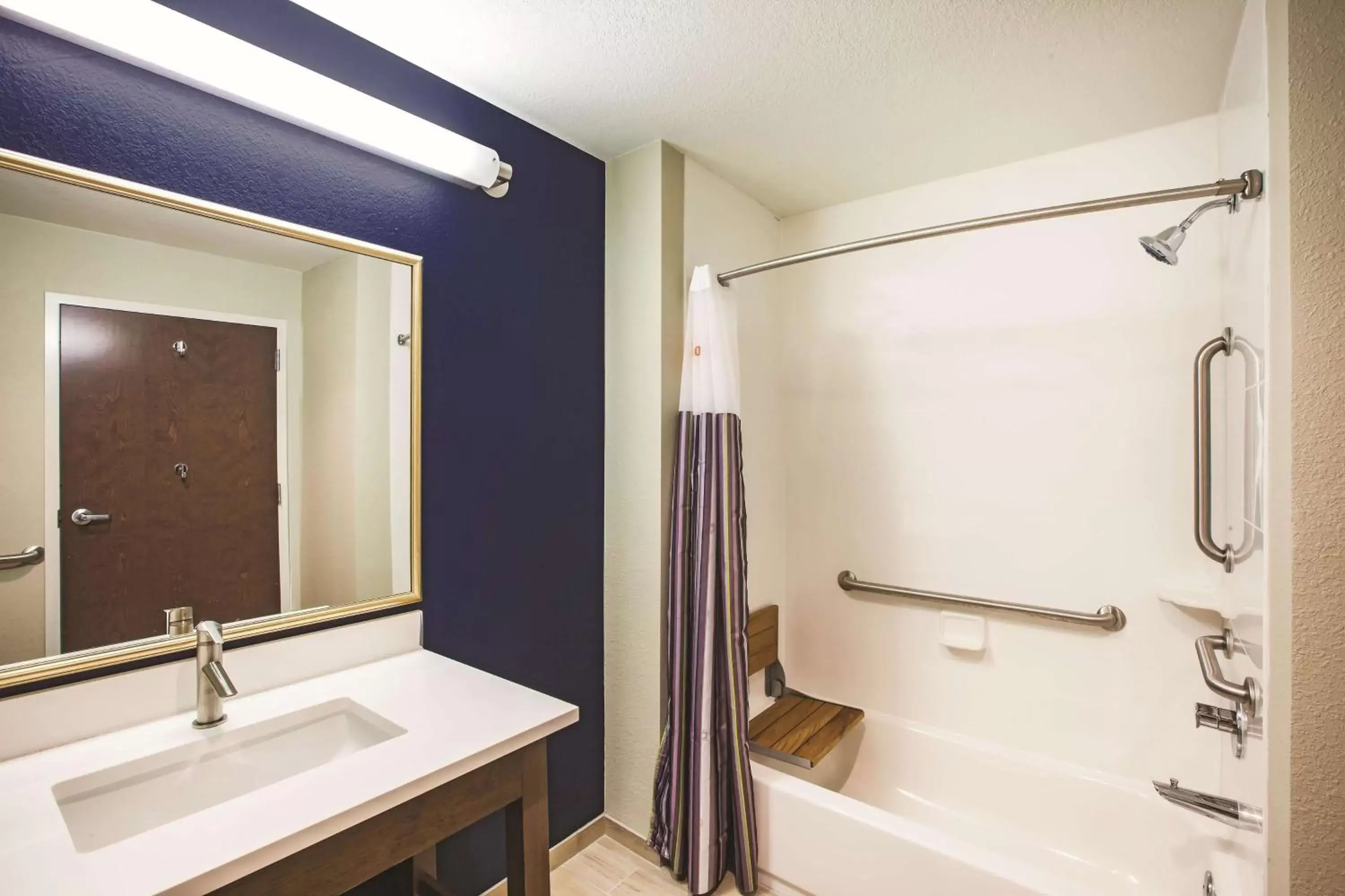 Photo of the whole room, Bathroom in La Quinta by Wyndham Wichita Northeast