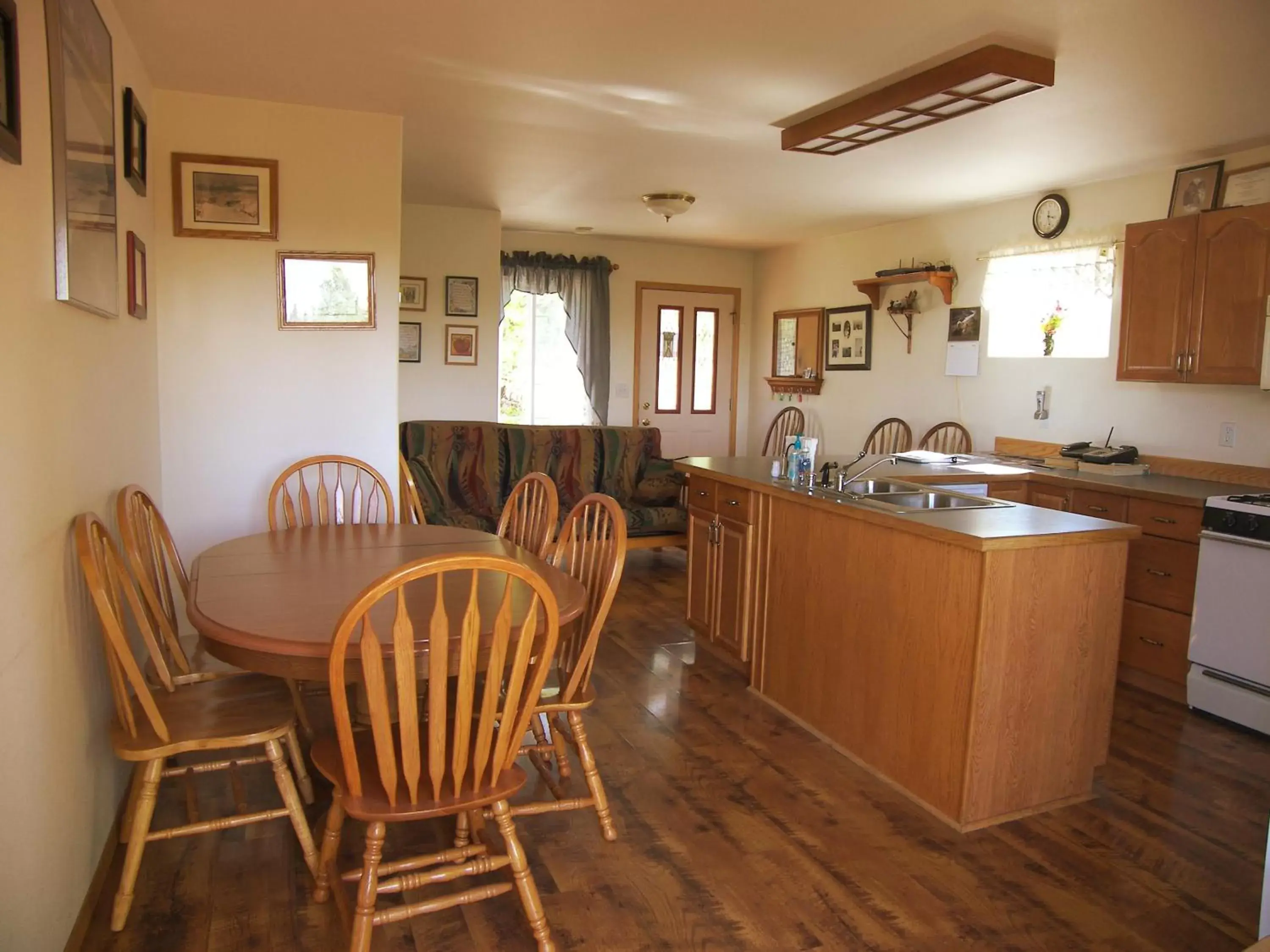 Kitchen or kitchenette, Kitchen/Kitchenette in Grace and Bill's Freedom Hills B&B