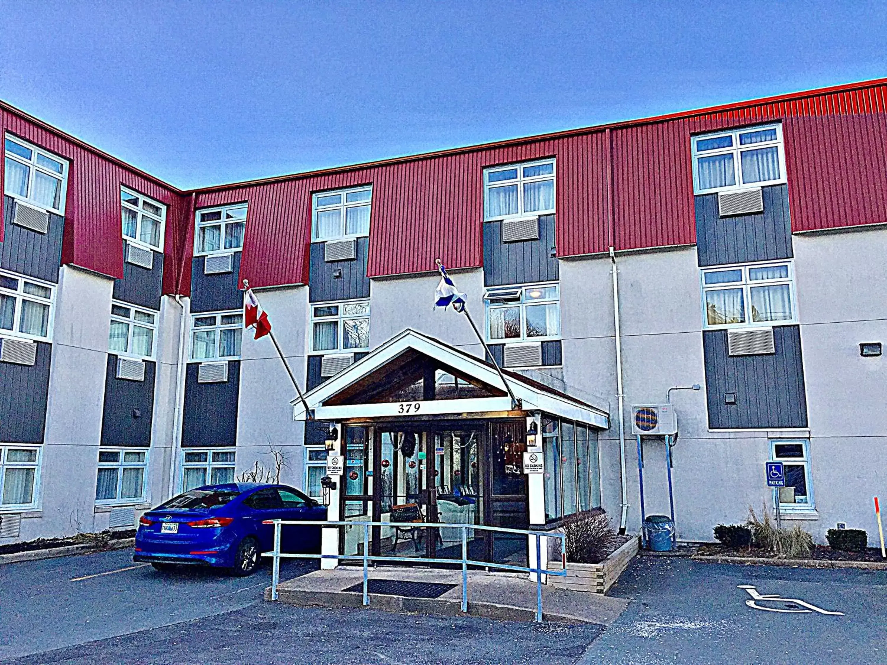 Facade/entrance, Property Building in Coastal Inn Dartmouth