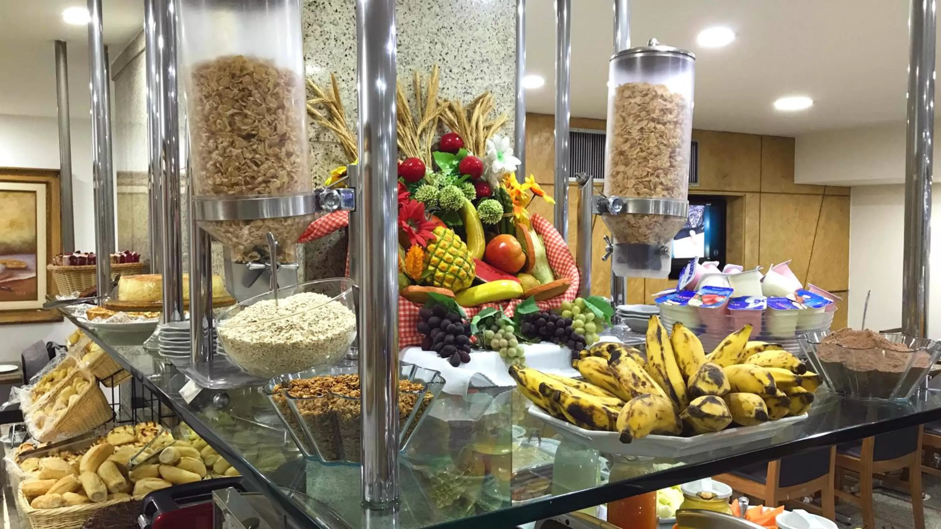 Buffet breakfast in Hotel Bandeirantes