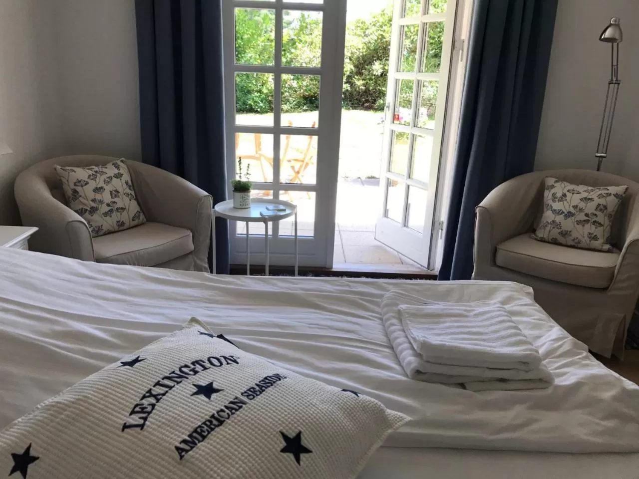 Bed in Trouville Bed & Breakfast