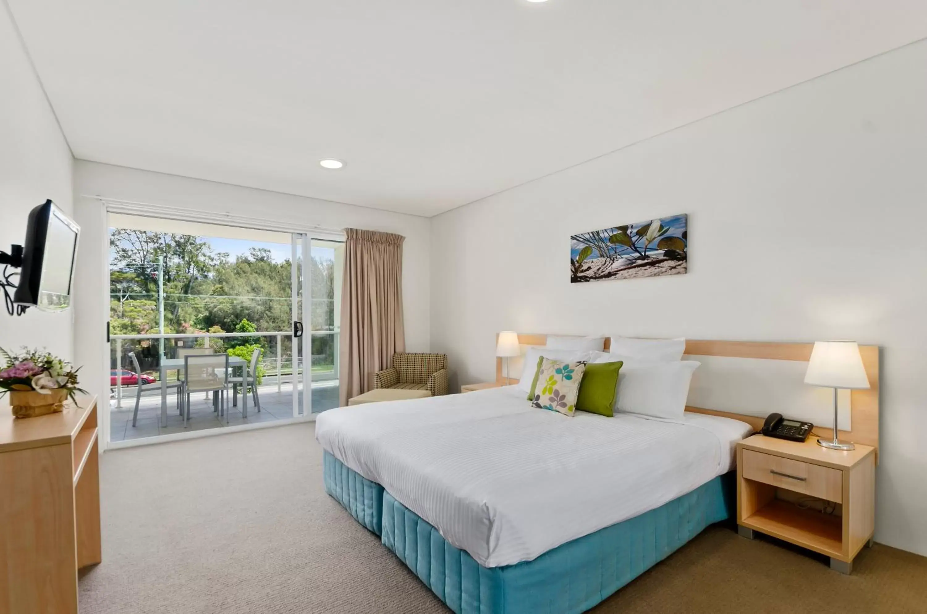 Bedroom, Bed in Quality Suites Pioneer Sands