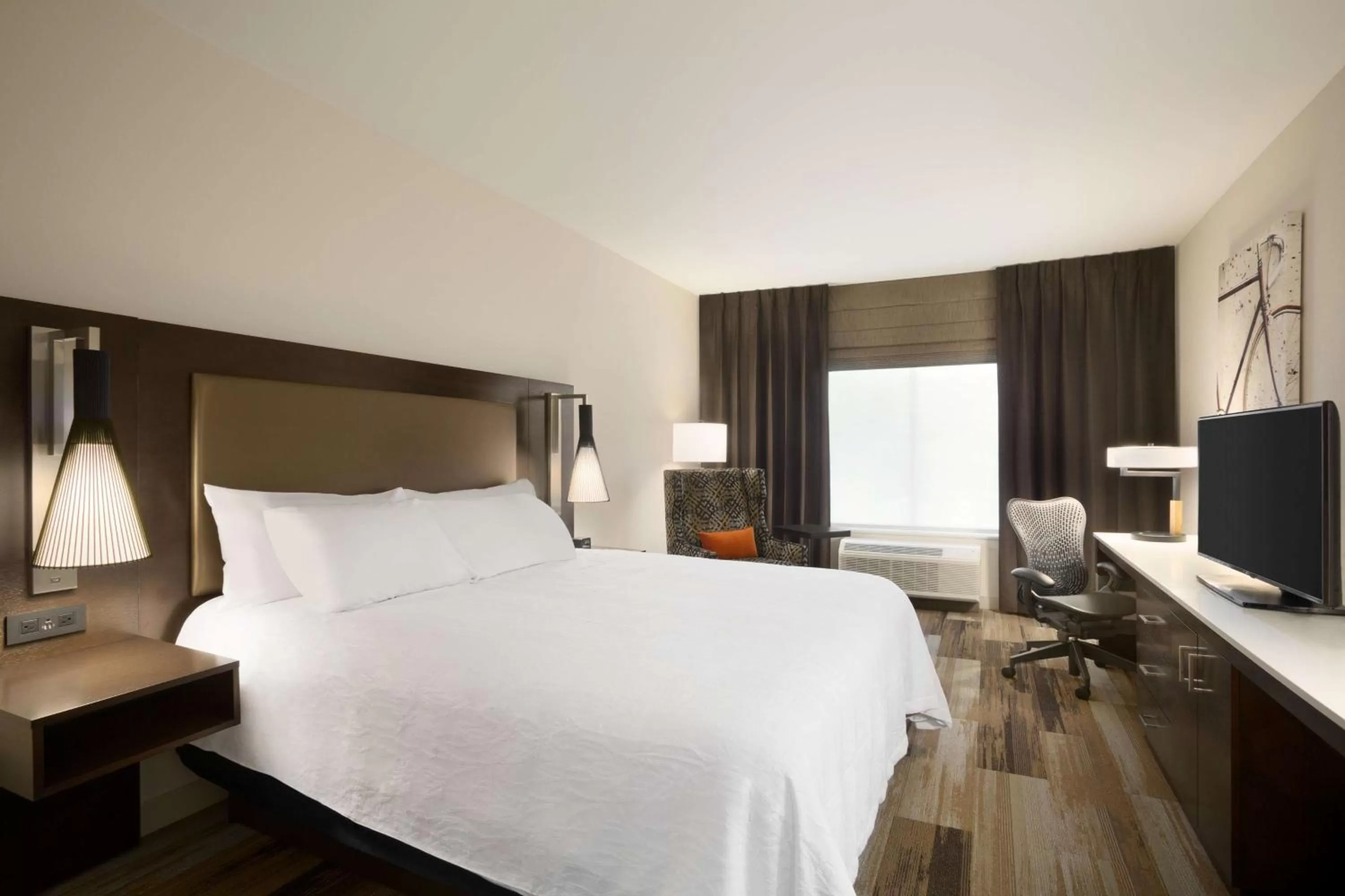 Bedroom, Bed in Hilton Garden Inn Downtown Birmingham