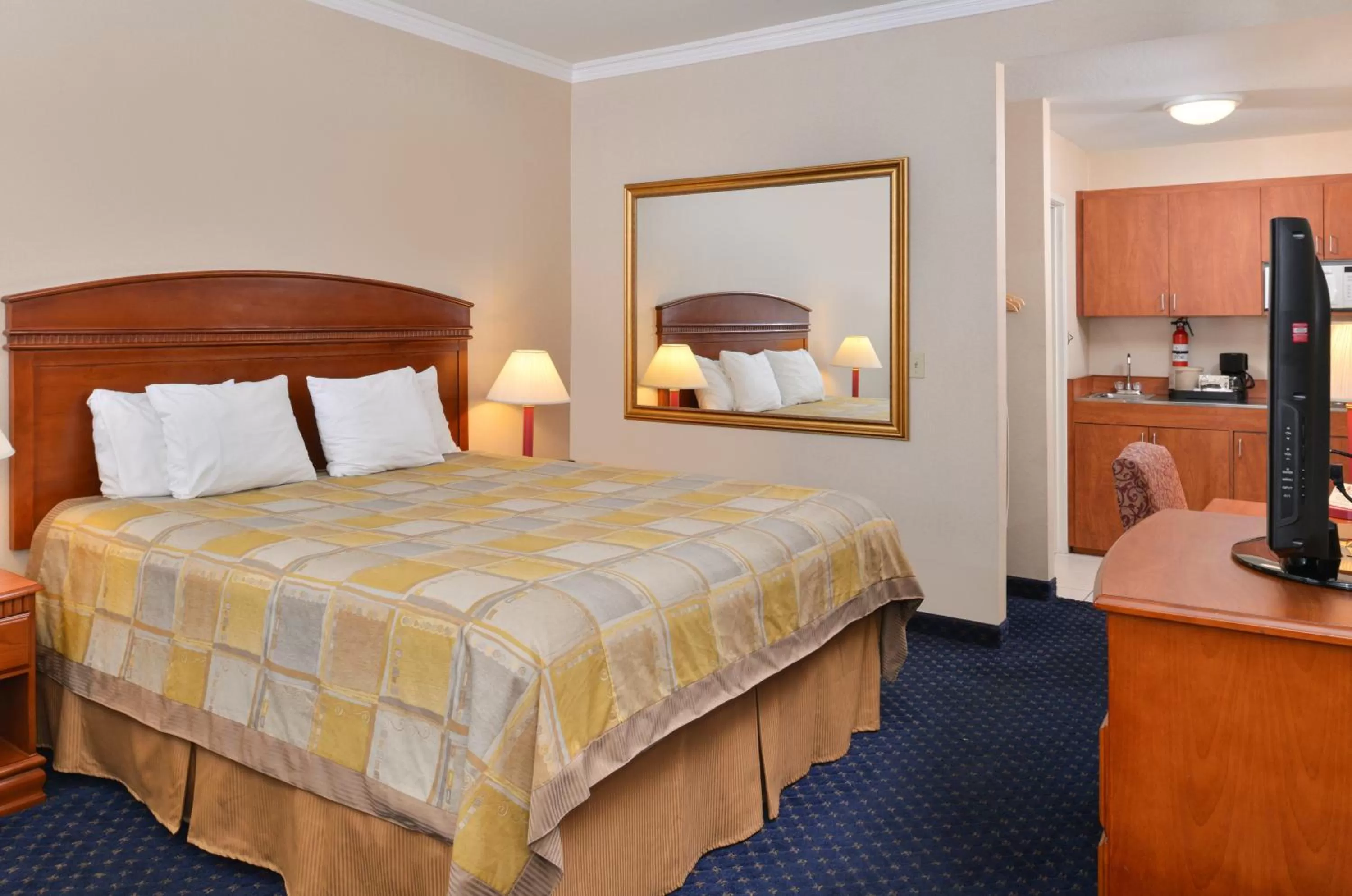 Photo of the whole room, Bed in Starlight Inn & Suites Motel 29 Palms Joshua Tree National Park