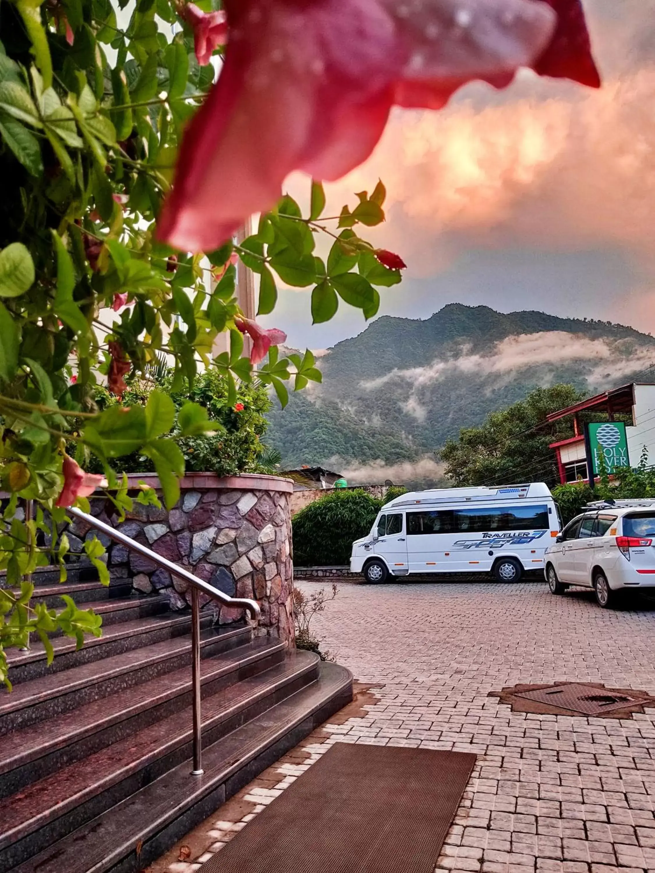 Facade/entrance in Holy River Hotel Facade/entrance in Holy River Hotel