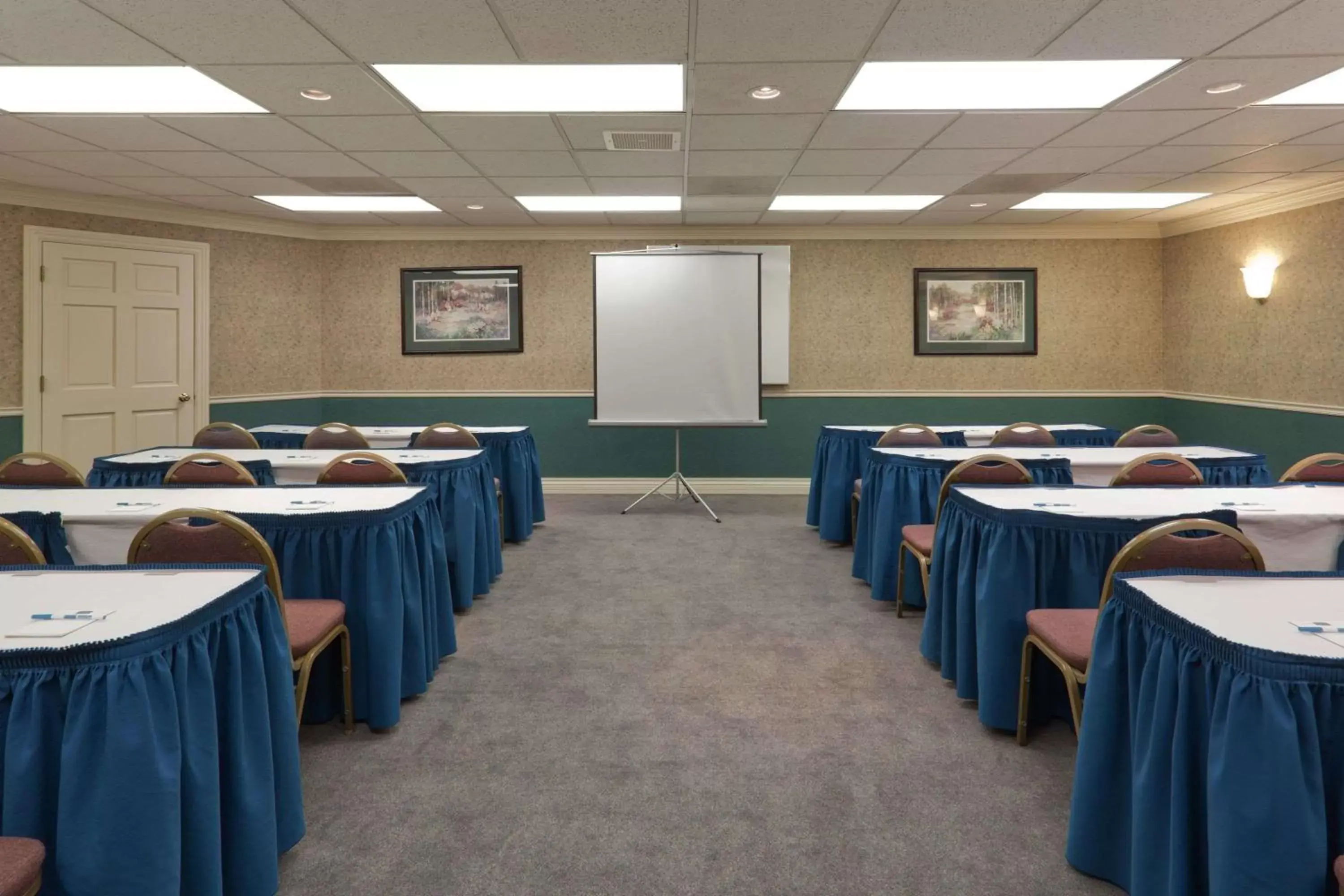 Meeting/conference room in Sonesta ES Suites San Francisco Airport San Bruno