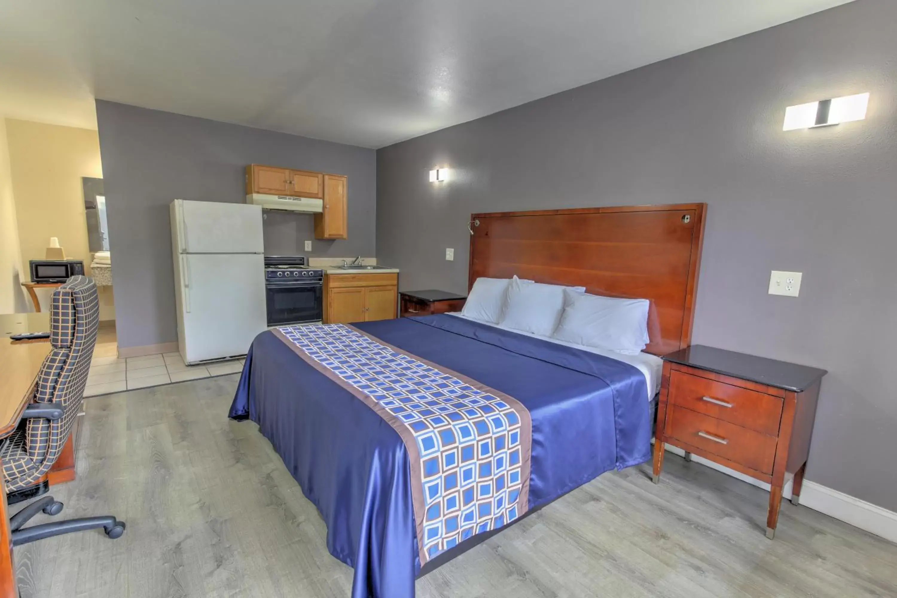 Photo of the whole room, Bed in Budget Lodge Churchland