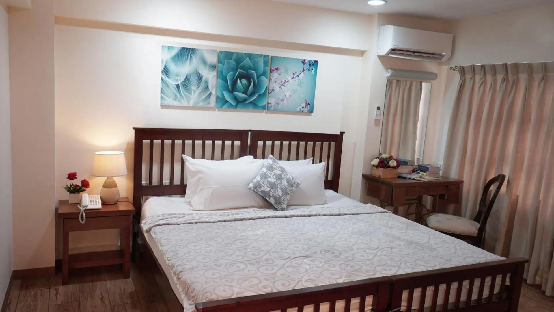 Bed in 1775 Adriatico Suites