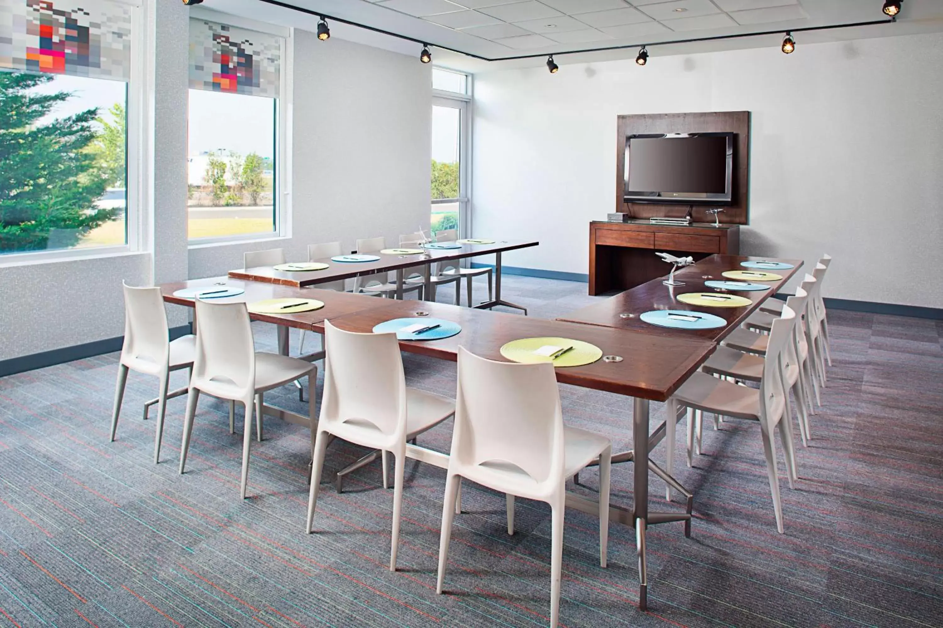 Meeting/conference room, Restaurant/Places to Eat in Aloft Philadelphia Airport