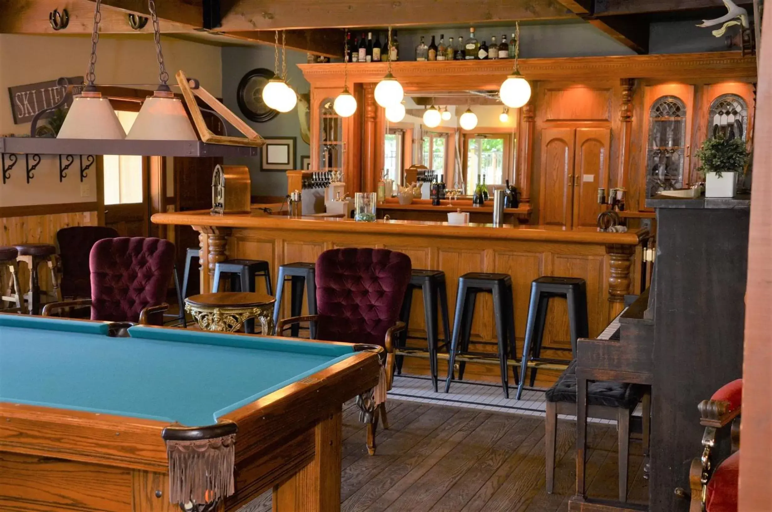 Restaurant/places to eat, Billiards in Casia Lodge and Ranch