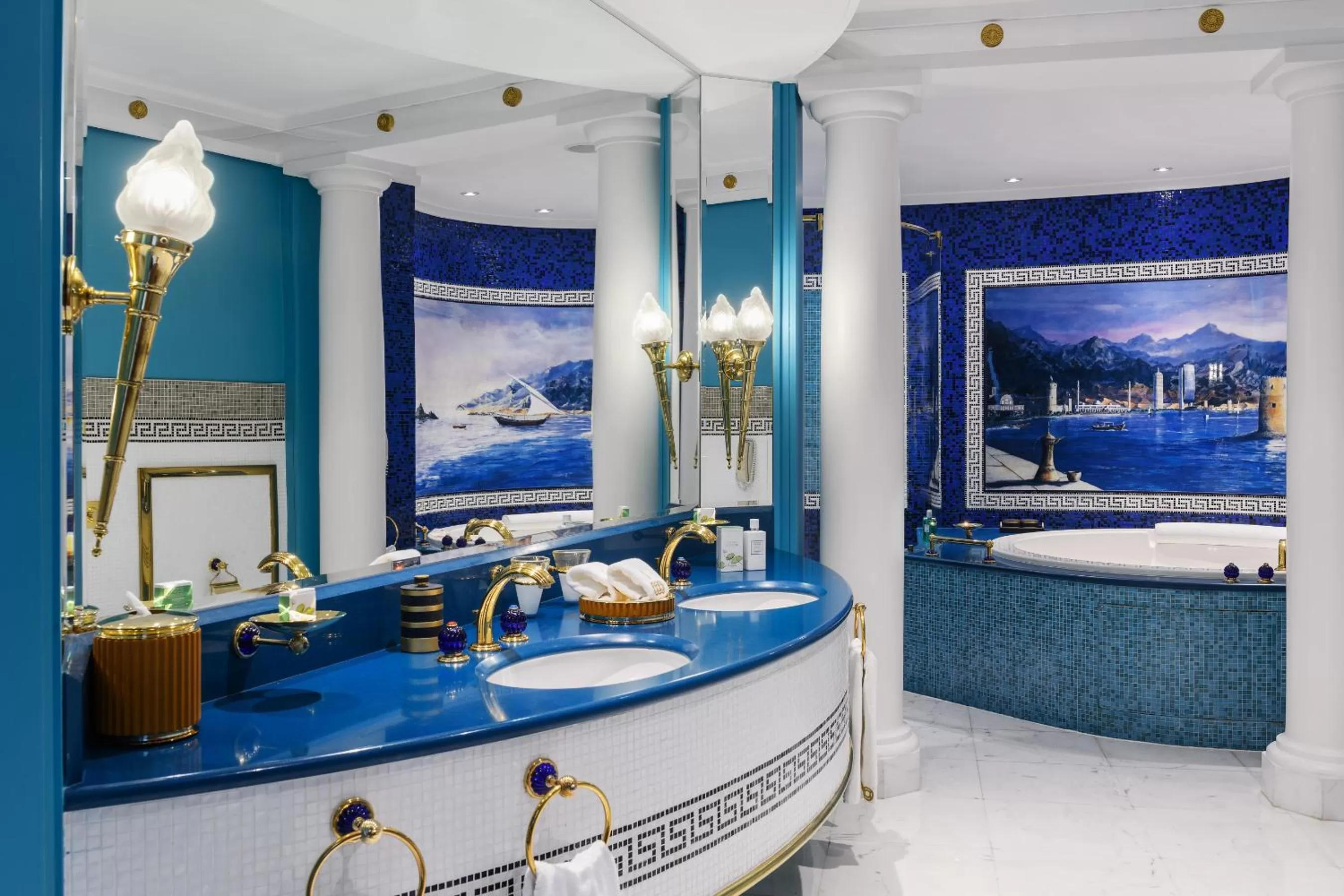 Hot Tub, Bed in Jumeirah Burj Al Arab Dubai