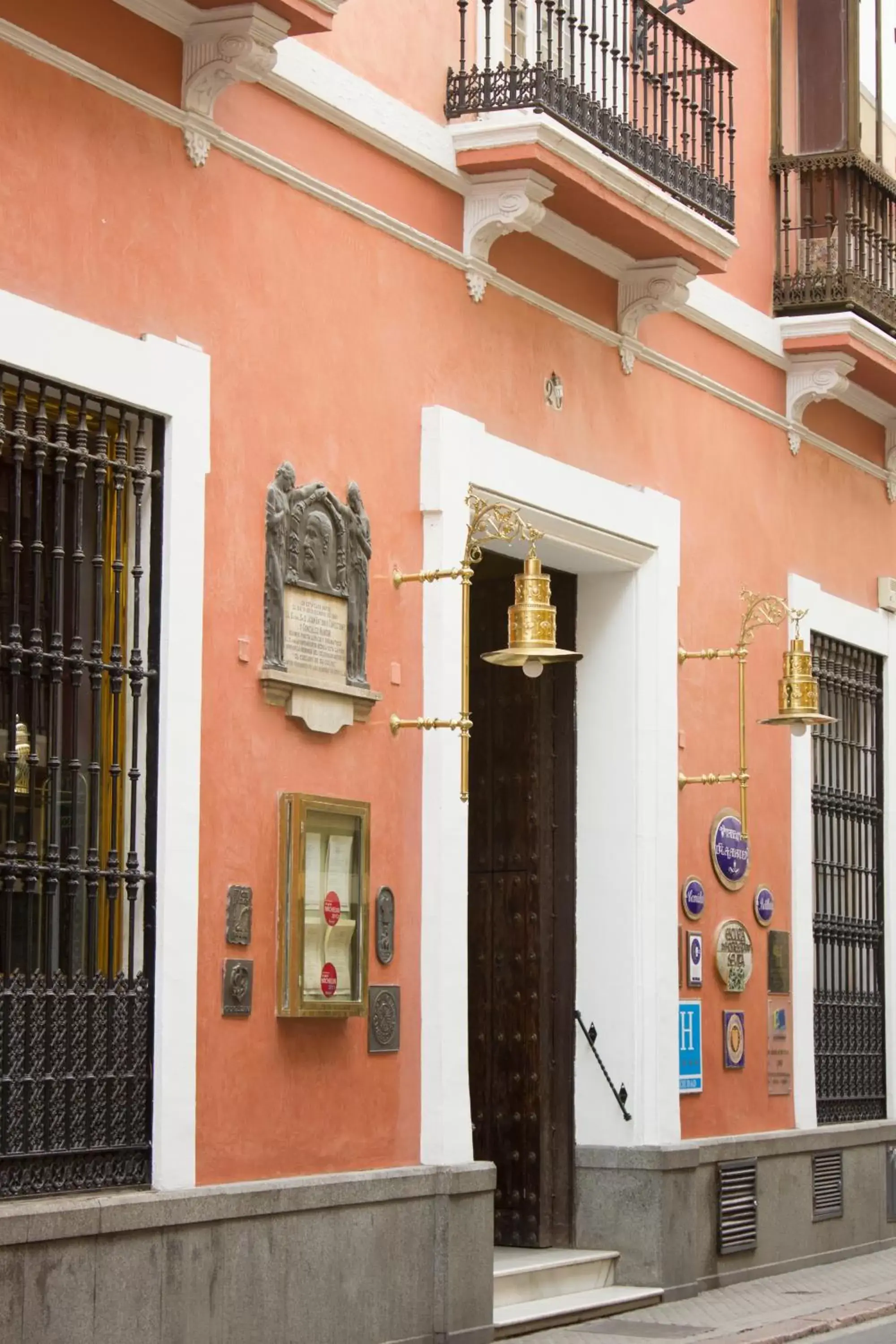 Facade/entrance, Property Building in Hotel Alabardero