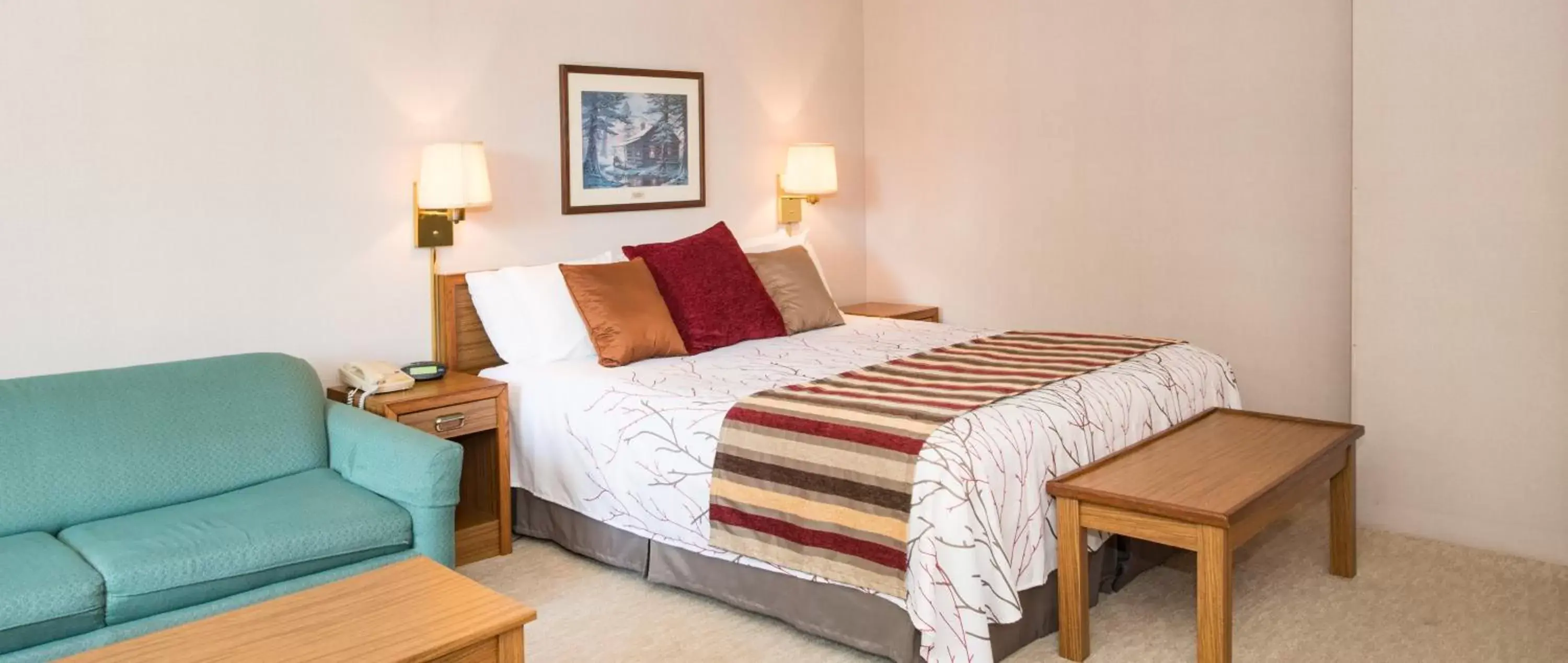 Bed in Highland Manor Inn