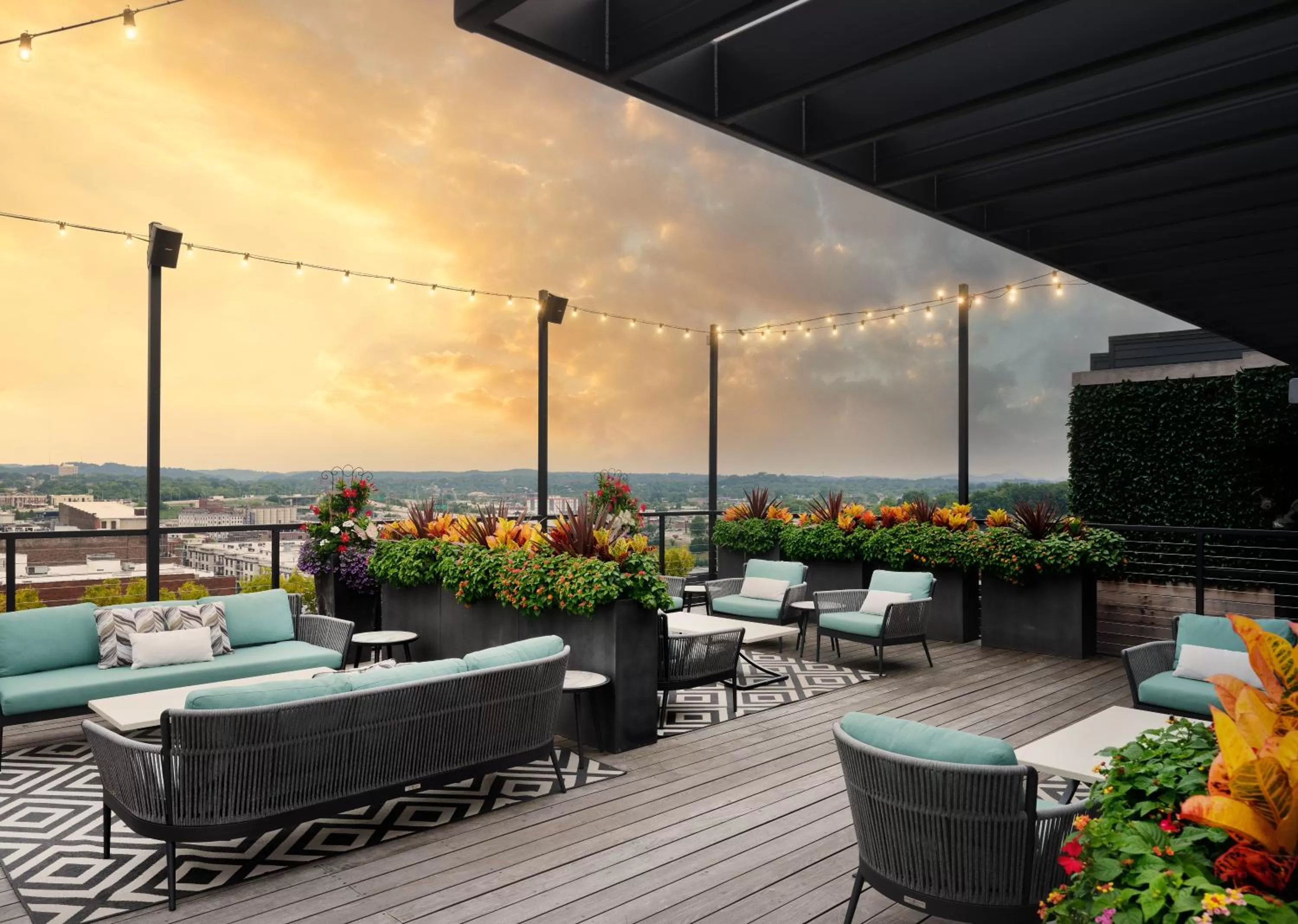 Restaurant/places to eat in Hyatt Place Knoxville/Downtown