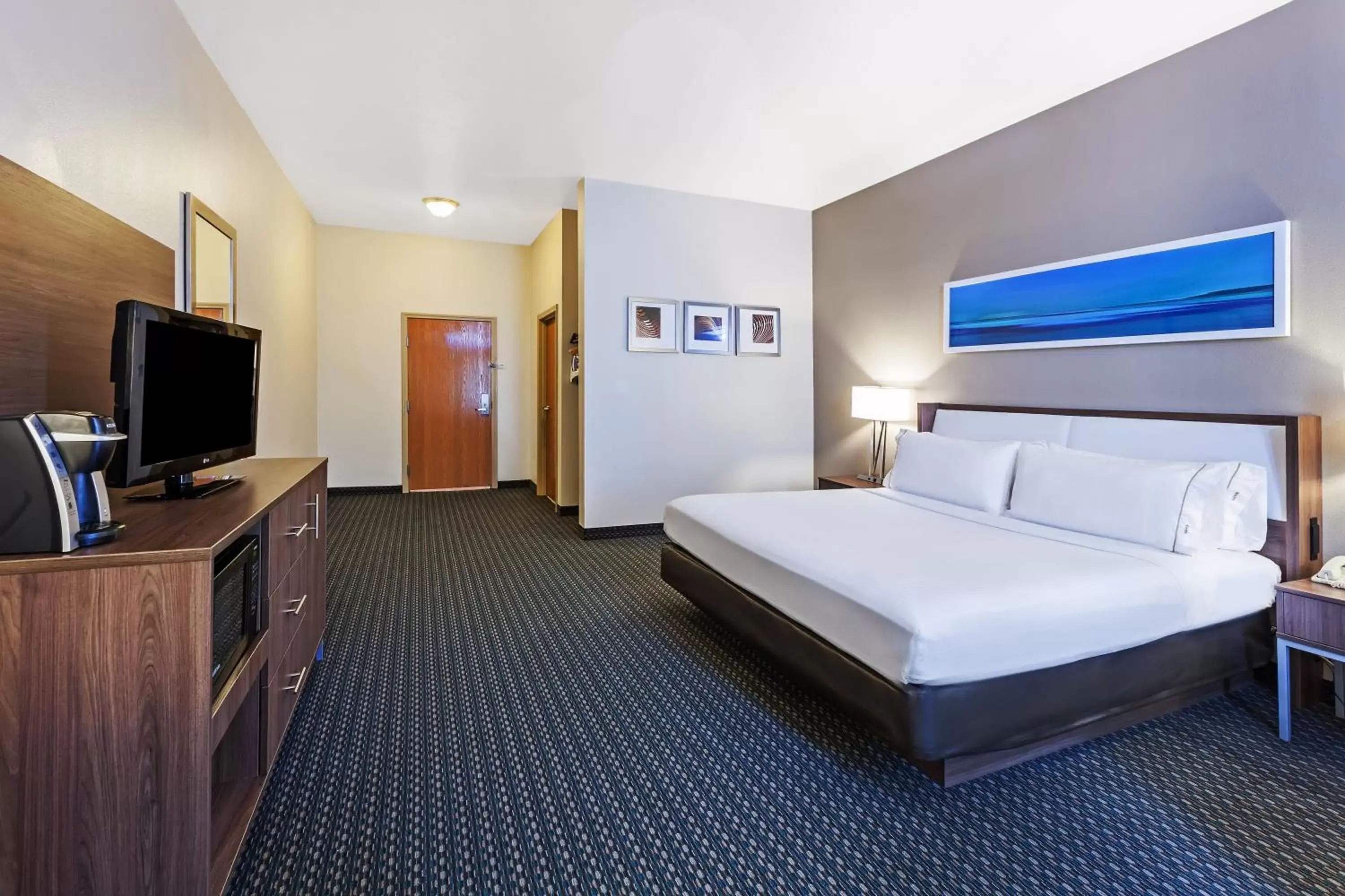 Photo of the whole room, Bed in Holiday Inn Express & Suites - Pharr, an IHG Hotel