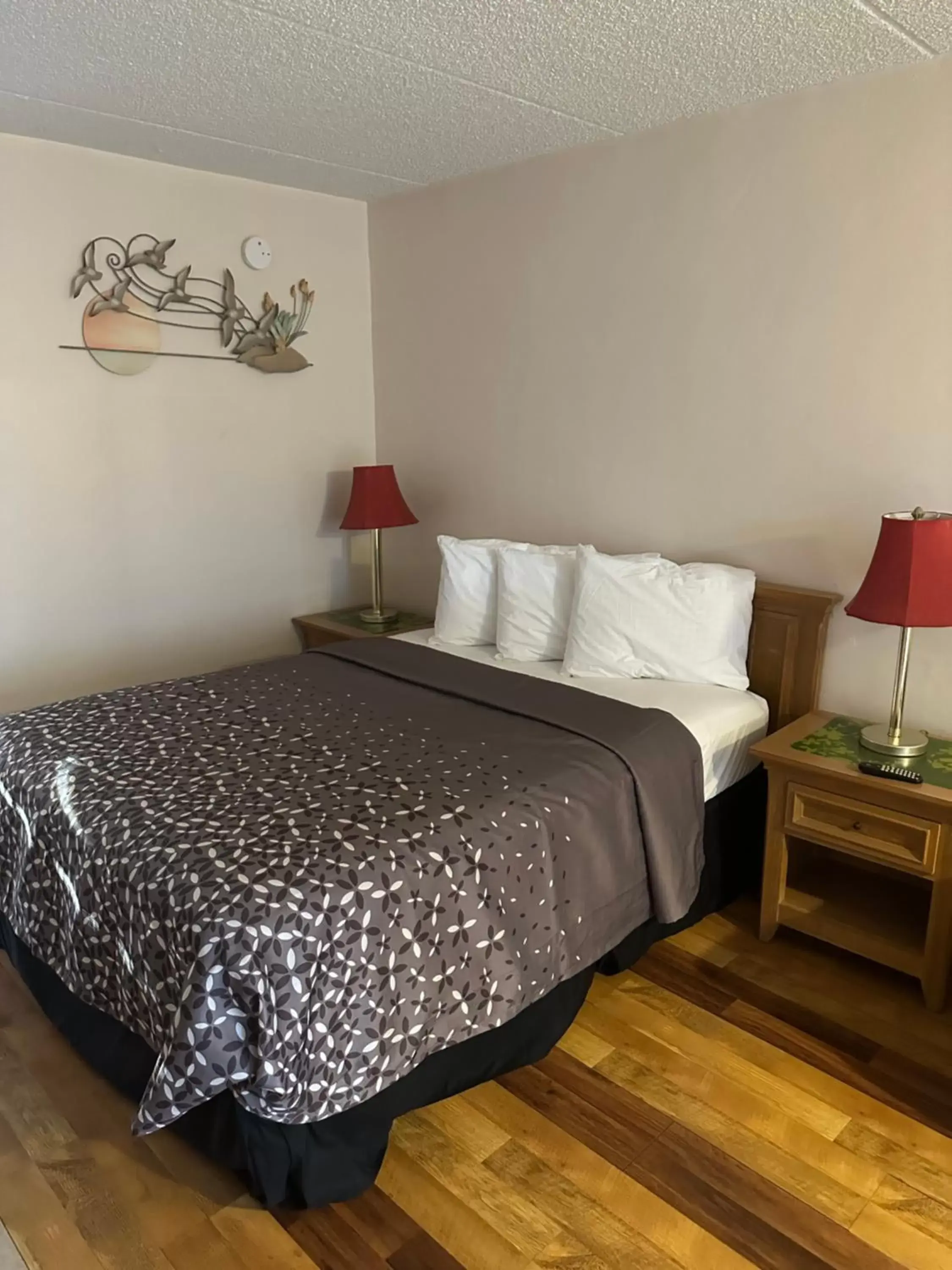 Bed in THE FLORIDIAN INN Bed in THE FLORIDIAN INN