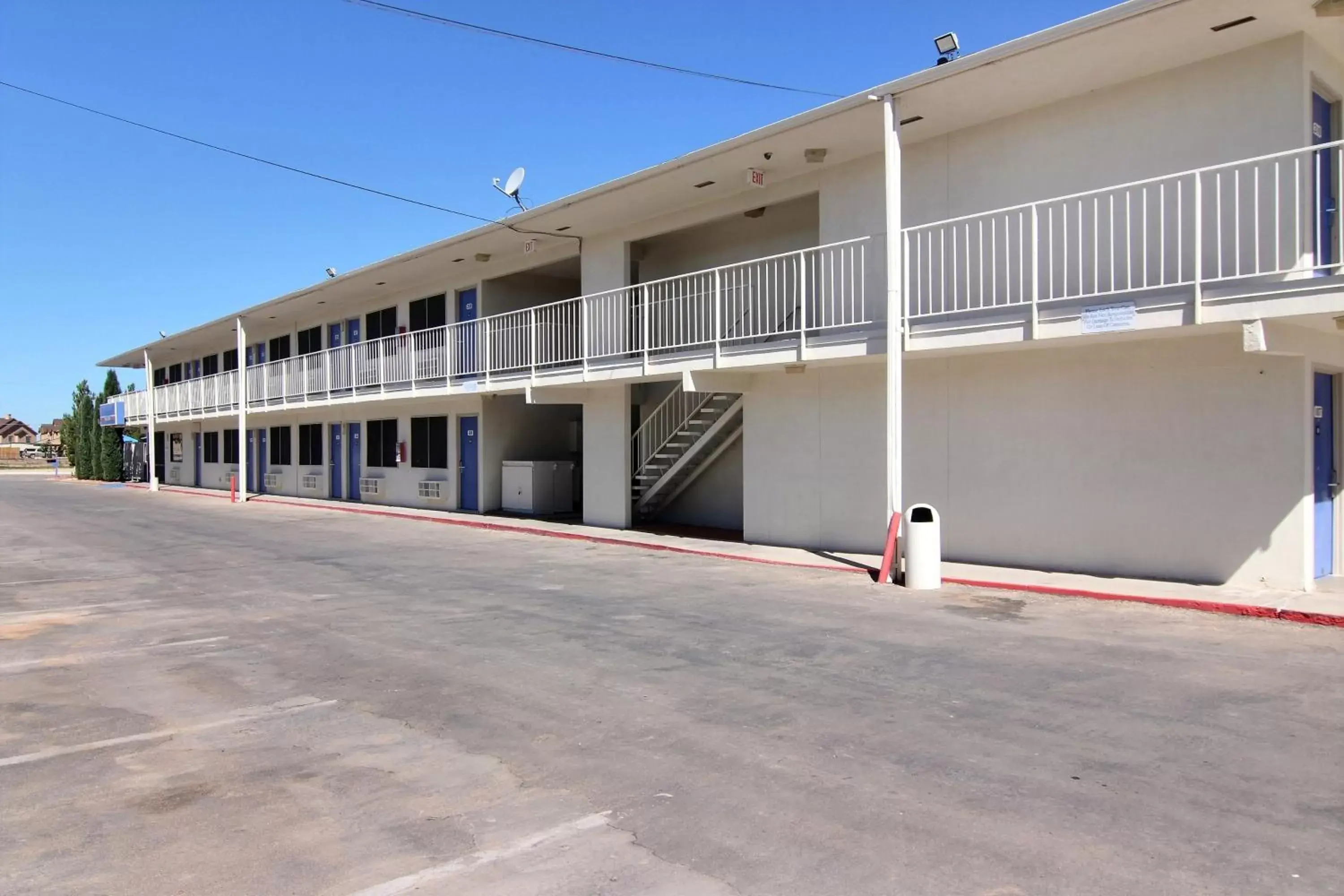 Facade/entrance, Property Building in Motel 6-Carlsbad, NM