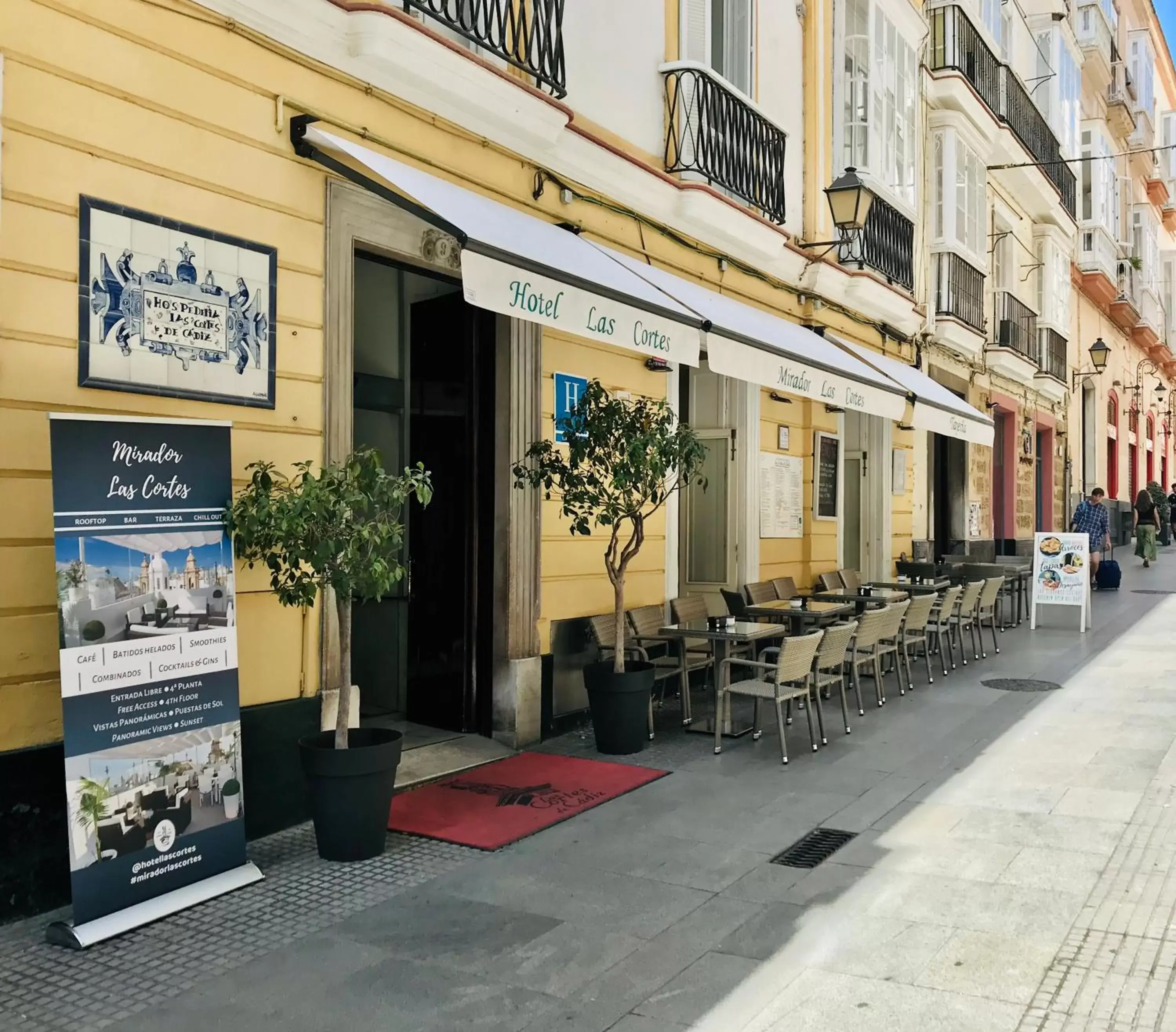 Facade/entrance in Hotel Las Cortes De Cádiz