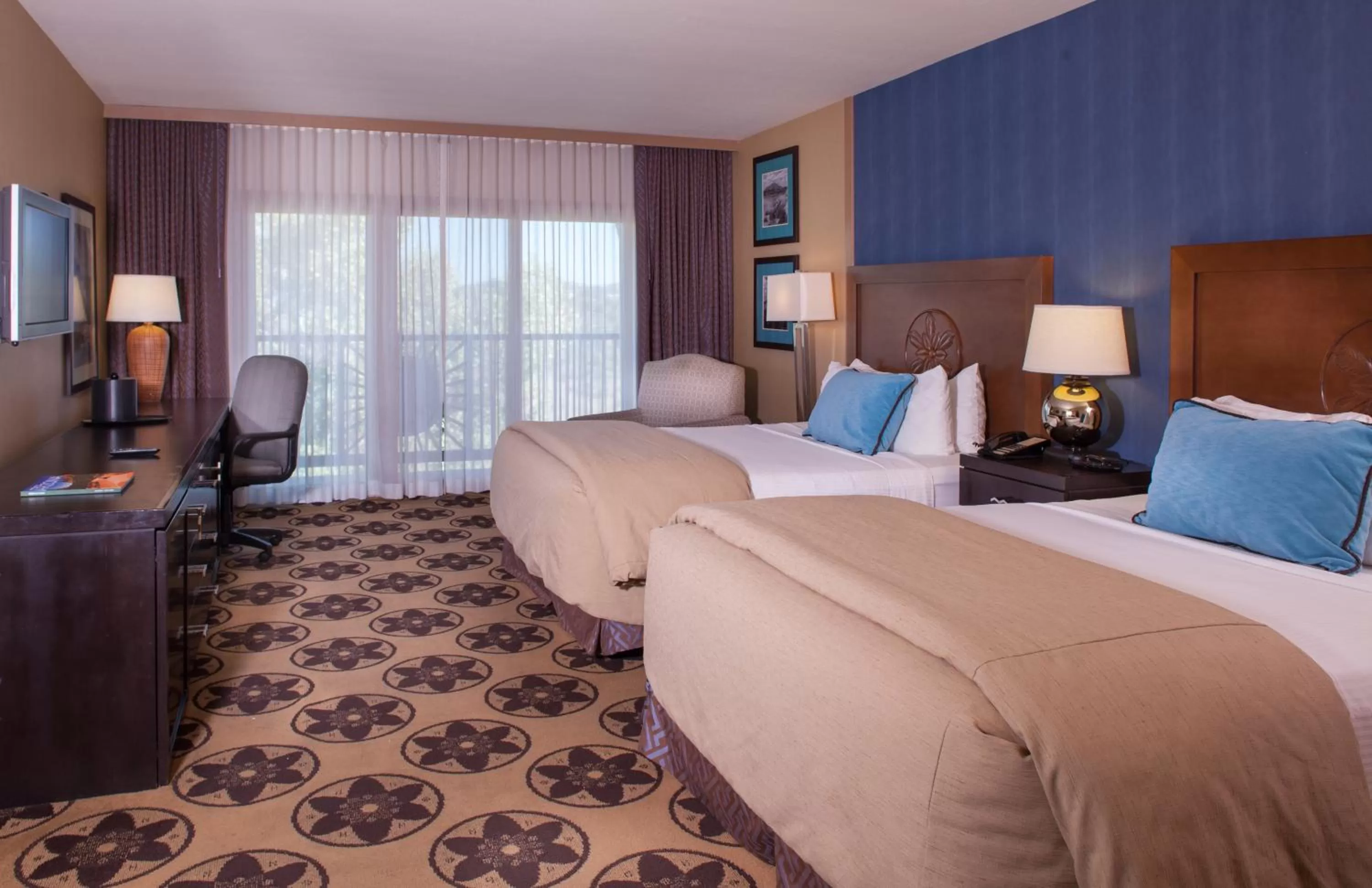 Photo of the whole room, Bed in Prescott Resort & Conference Center
