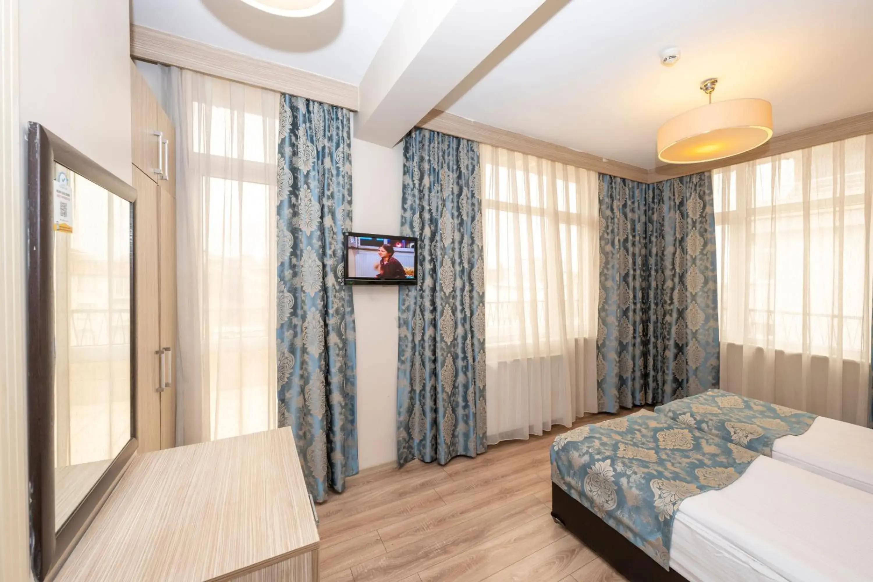 Bedroom, Bed in Tugra Hotel