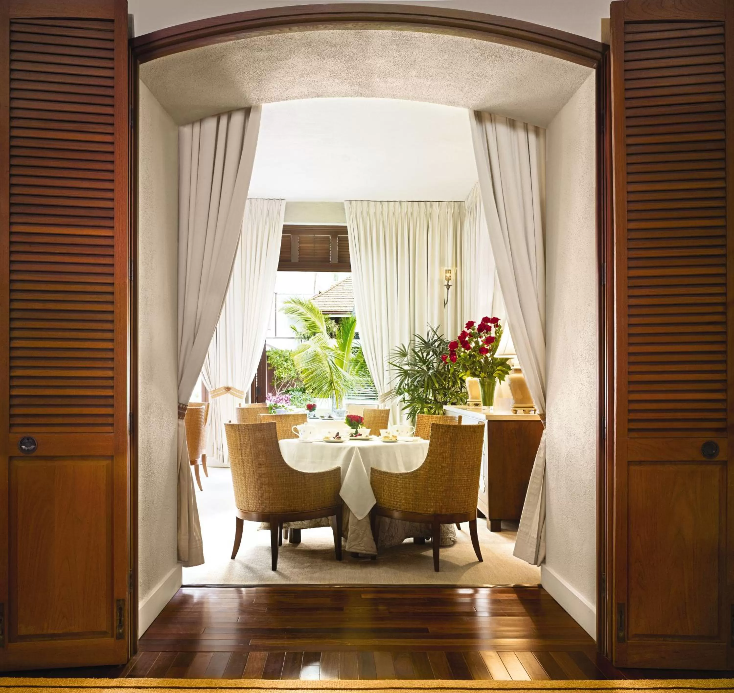 Restaurant/places to eat in Halekulani - NO RESORT FEE