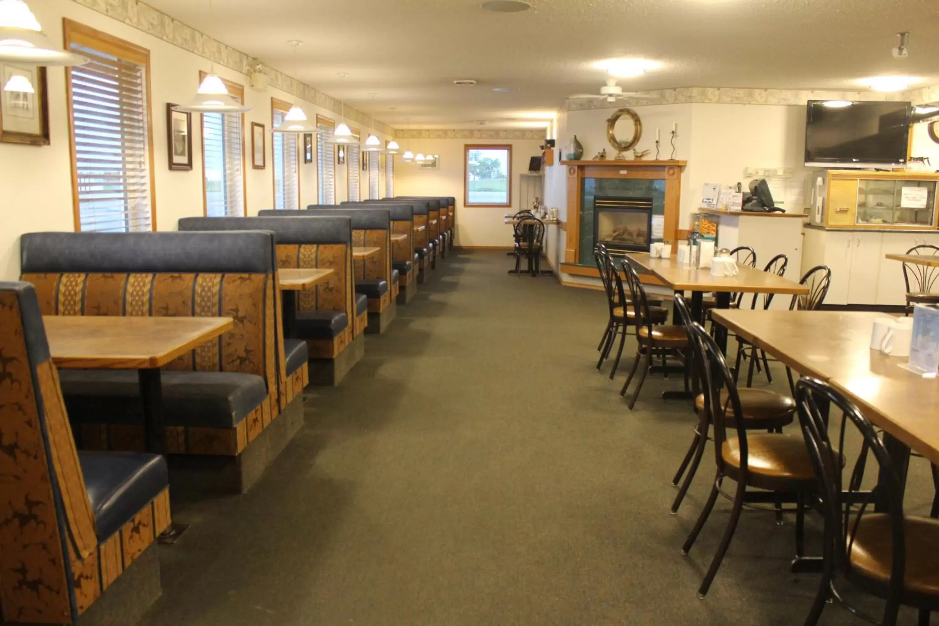 Restaurant/Places to Eat in Armada Inn Motel