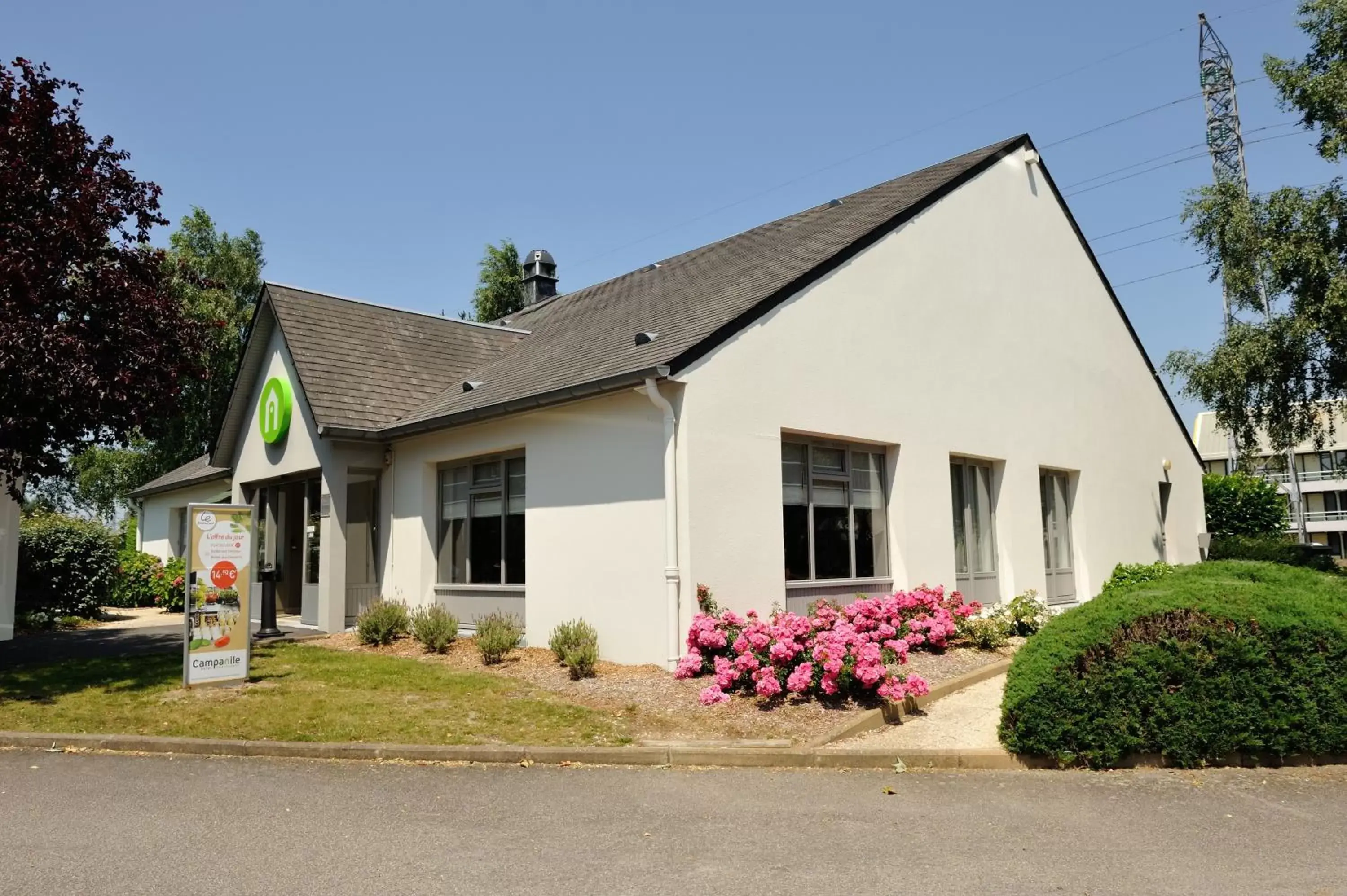 Facade/entrance, Property Building in Campanile Vannes