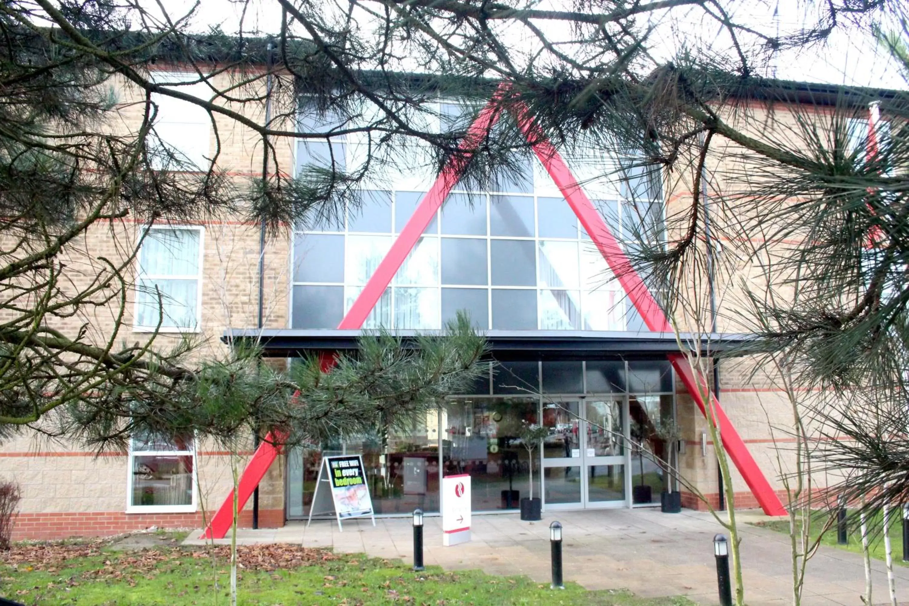 Facade/entrance, Property Building in Ramada London Stansted Airport