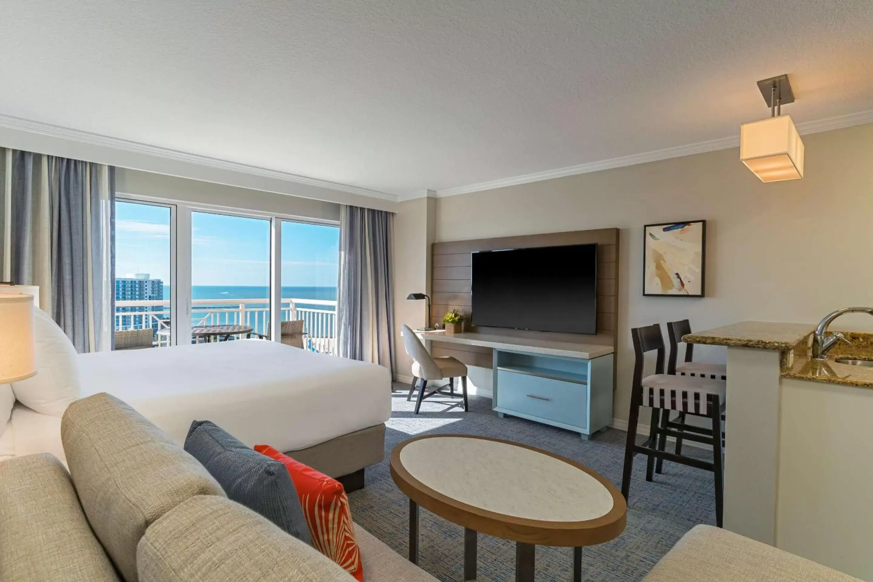 Deluxe King Room with Partial Ocean View in Hyatt Regency Clearwater Beach Resort & Spa