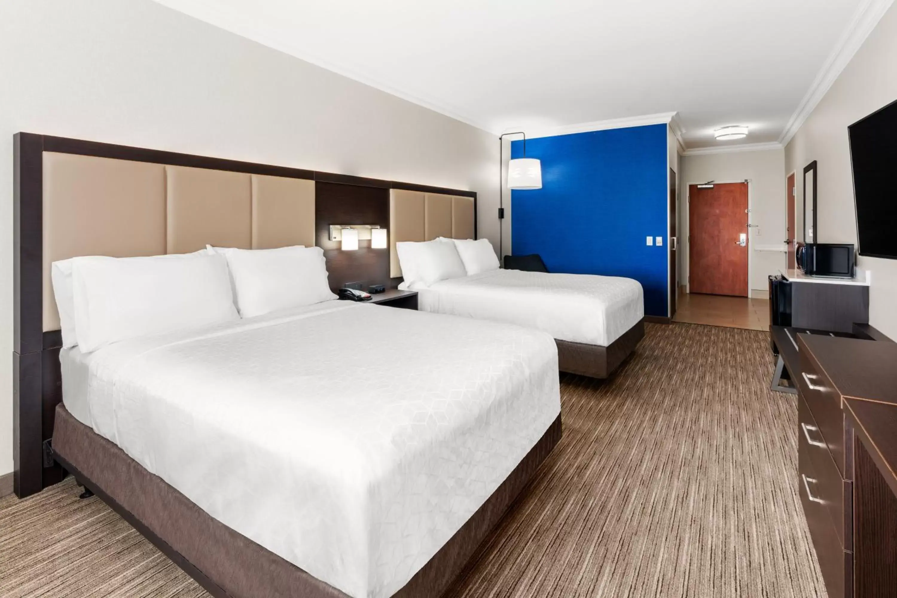 Photo of the whole room, Bed in Holiday Inn Express Hotel & Suites Klamath Falls Central, an IHG Hotel