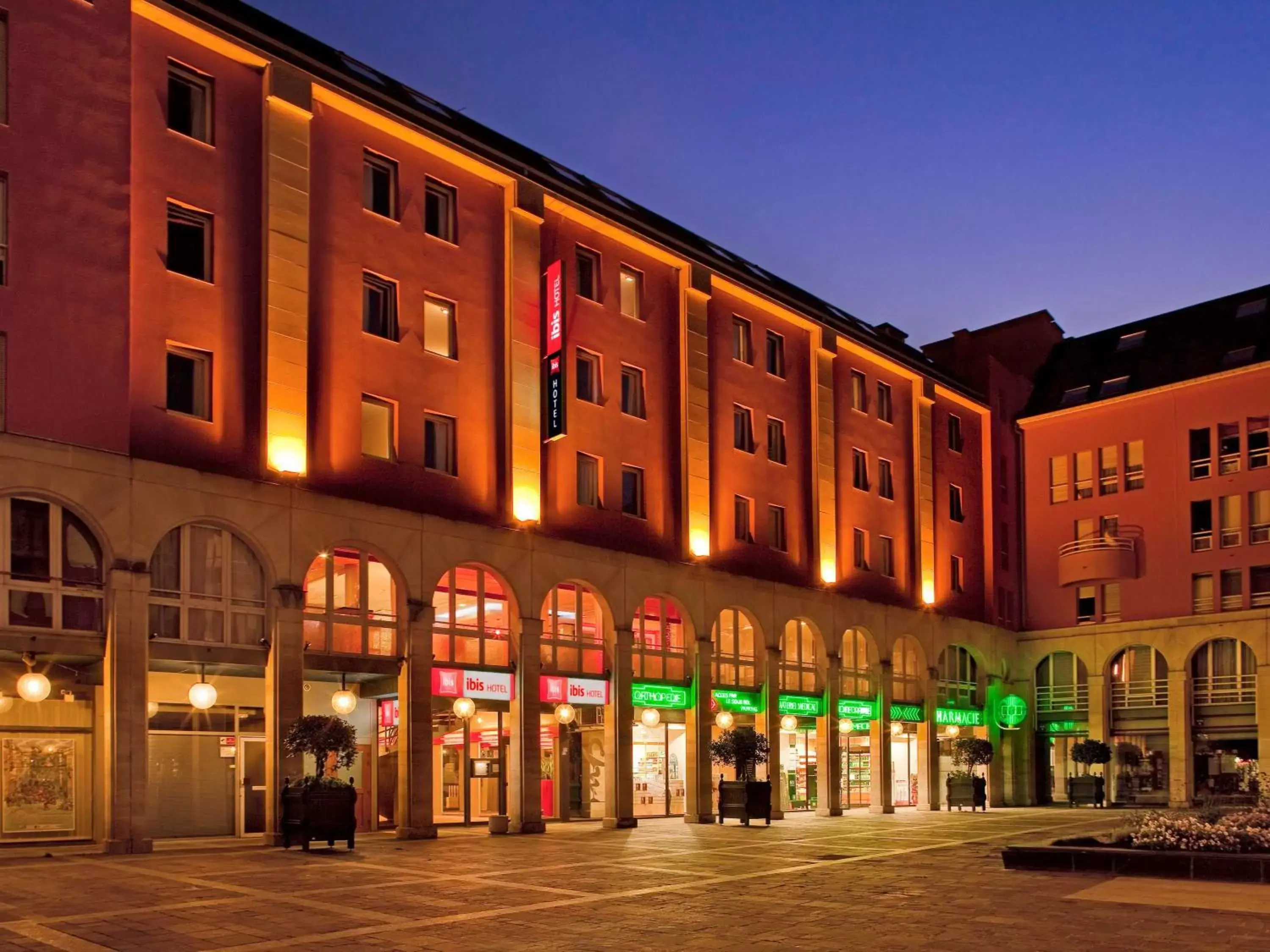 Facade/entrance, Property Building in ibis Epernay Centre Ville