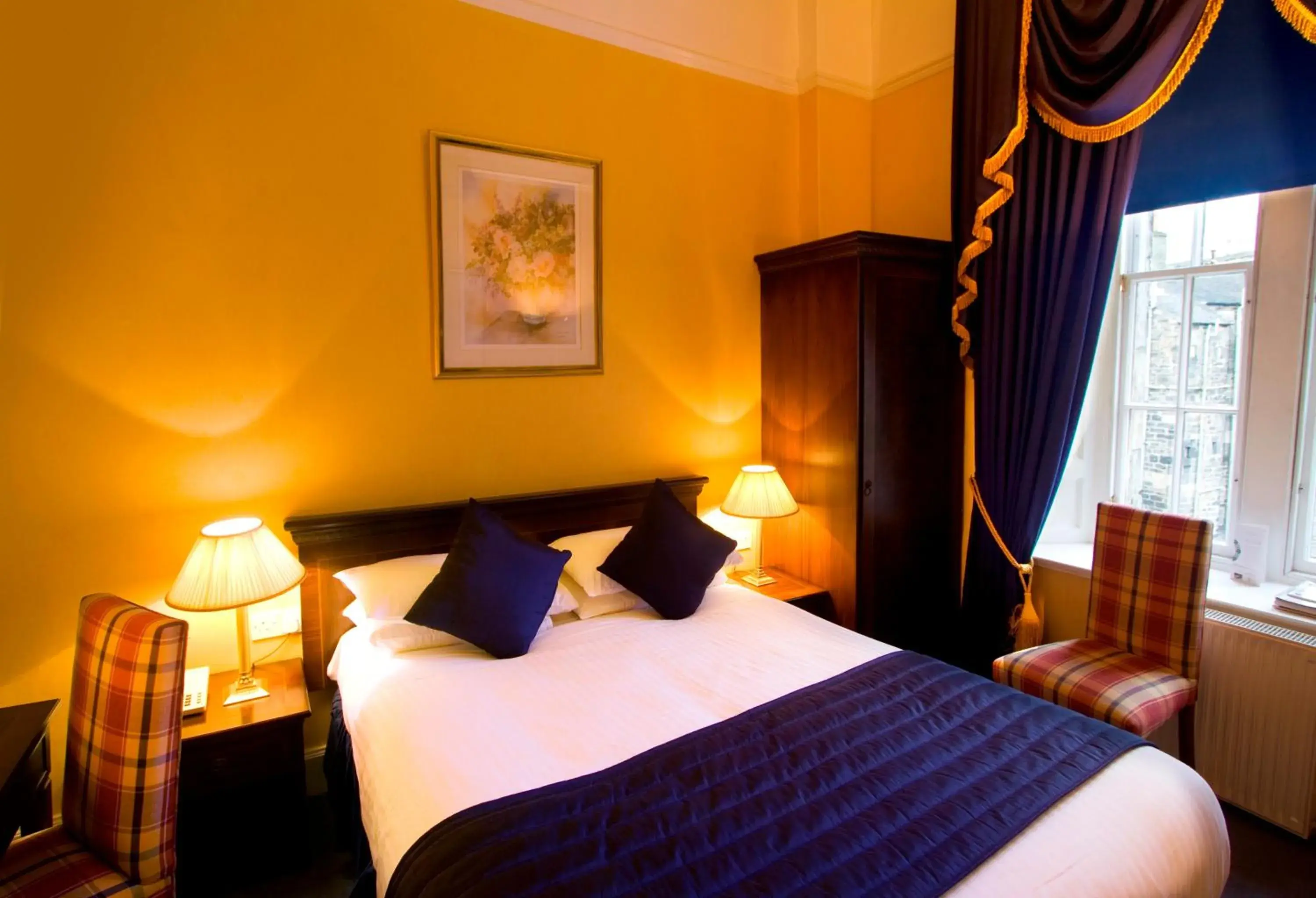 Bedroom, Bed in Royal Scots Club Bedroom, Bed in Royal Scots Club