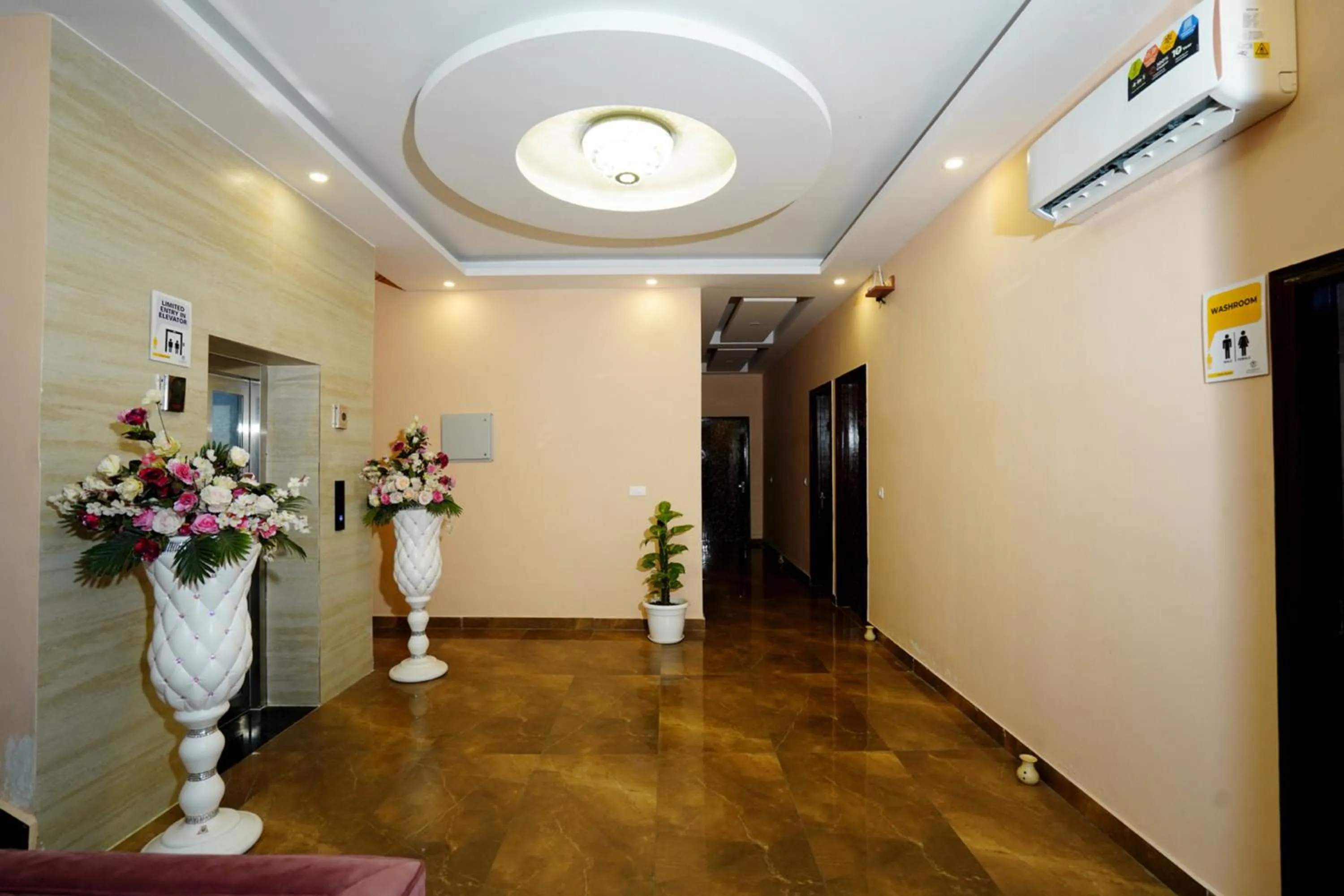 Lobby or reception in ExpoMart Inn