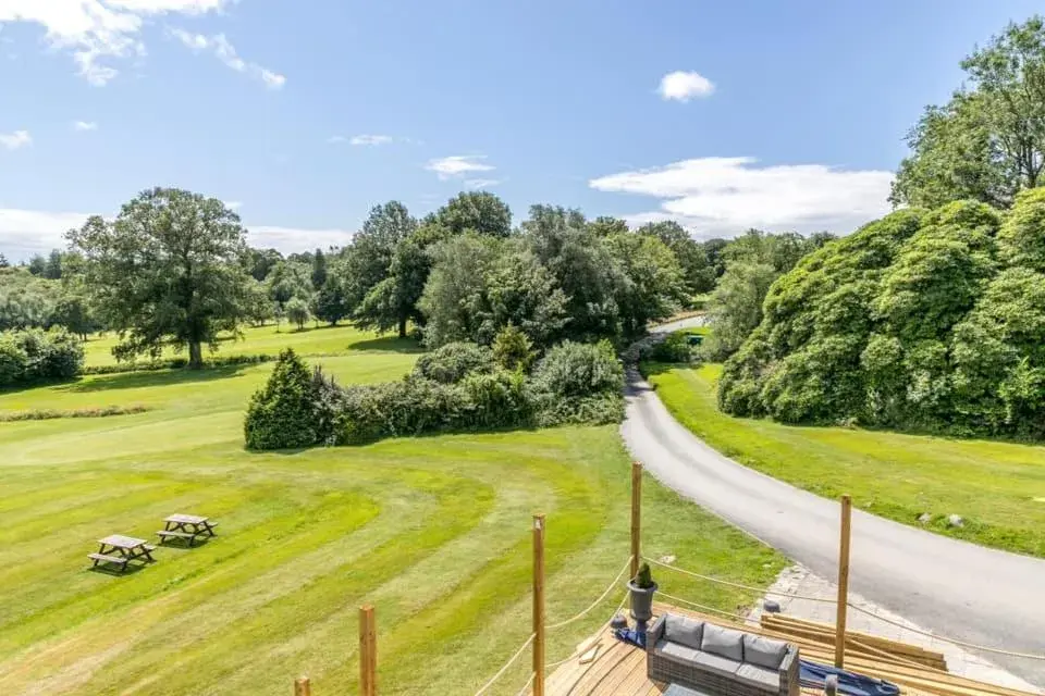 Garden view in Welbeck Manor and Golf