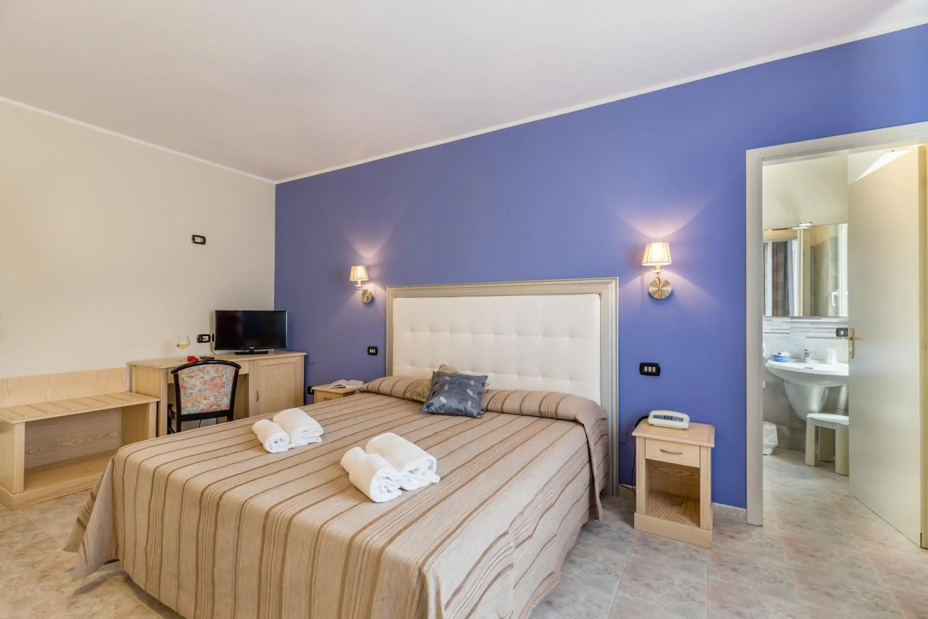 Photo of the whole room, Bed in Hotel Rosa dei Venti