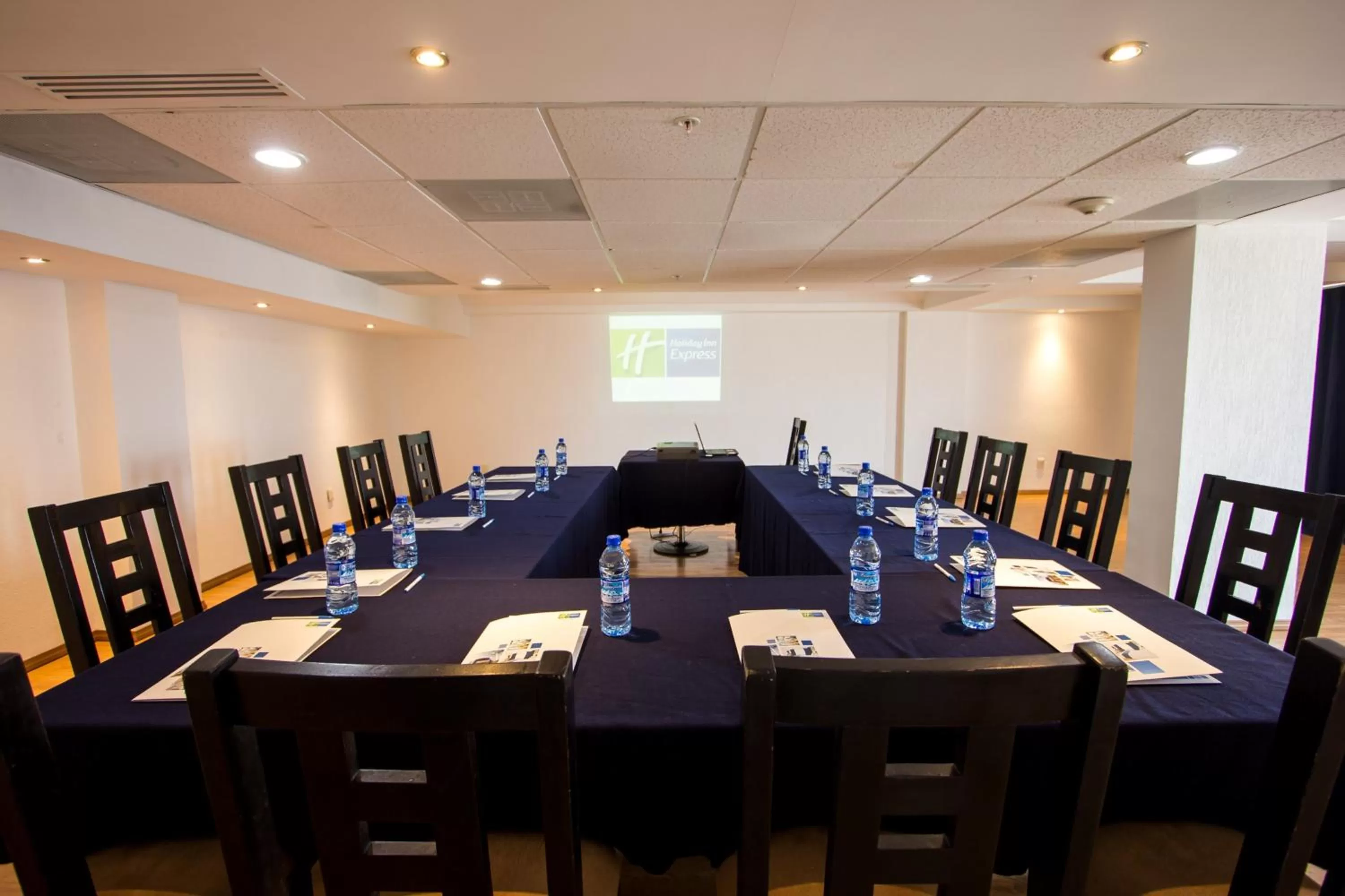 Meeting/conference room in Holiday Inn Express Nuevo Laredo by IHG