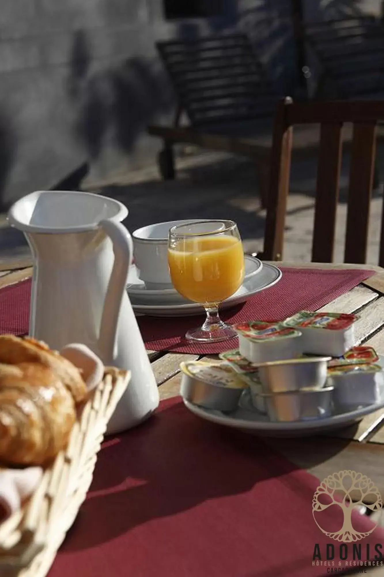 Breakfast in Adonis Carcassonne