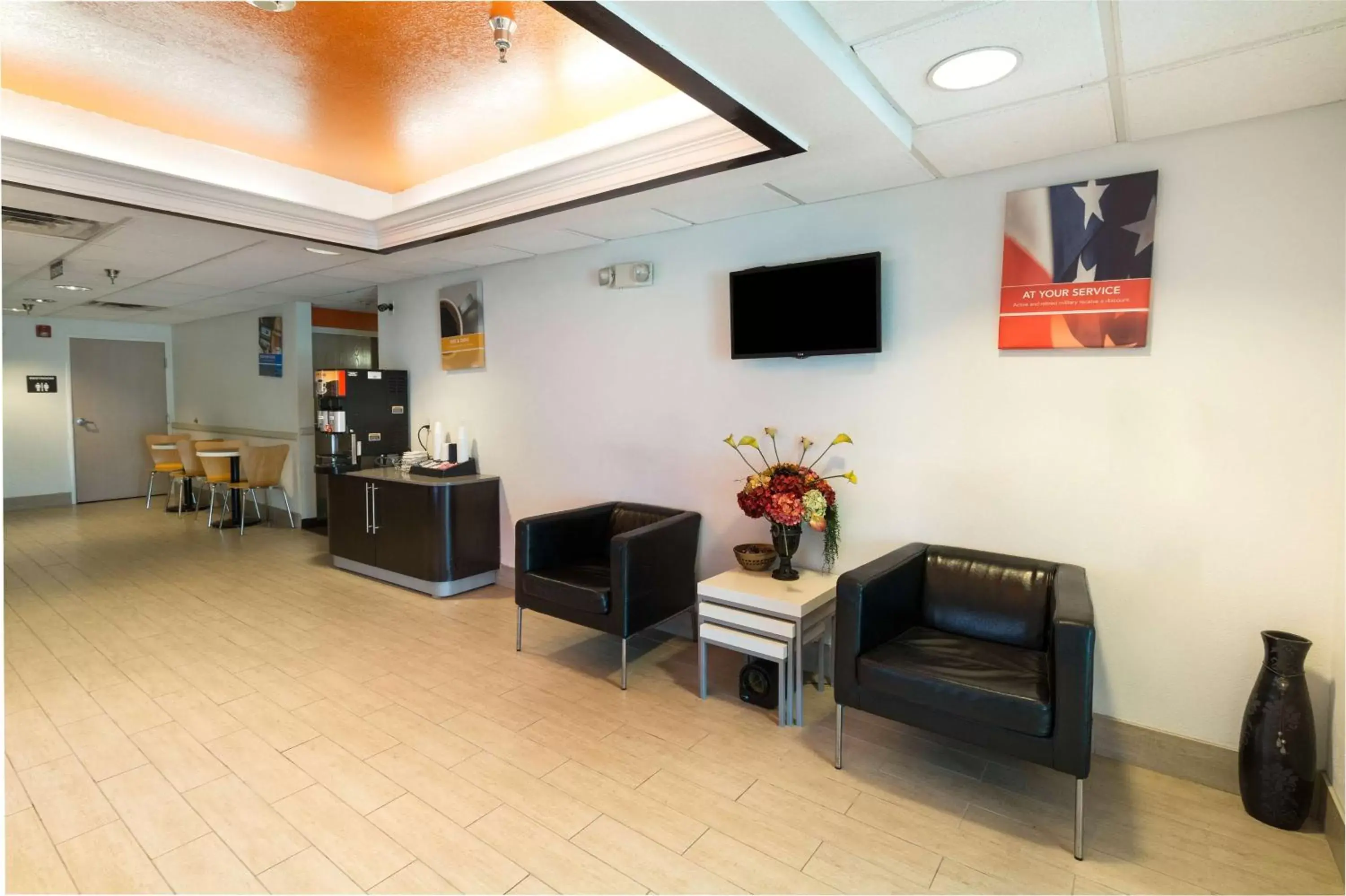 Lobby or reception, Seating Area in Motel 6-Hillsboro, TX