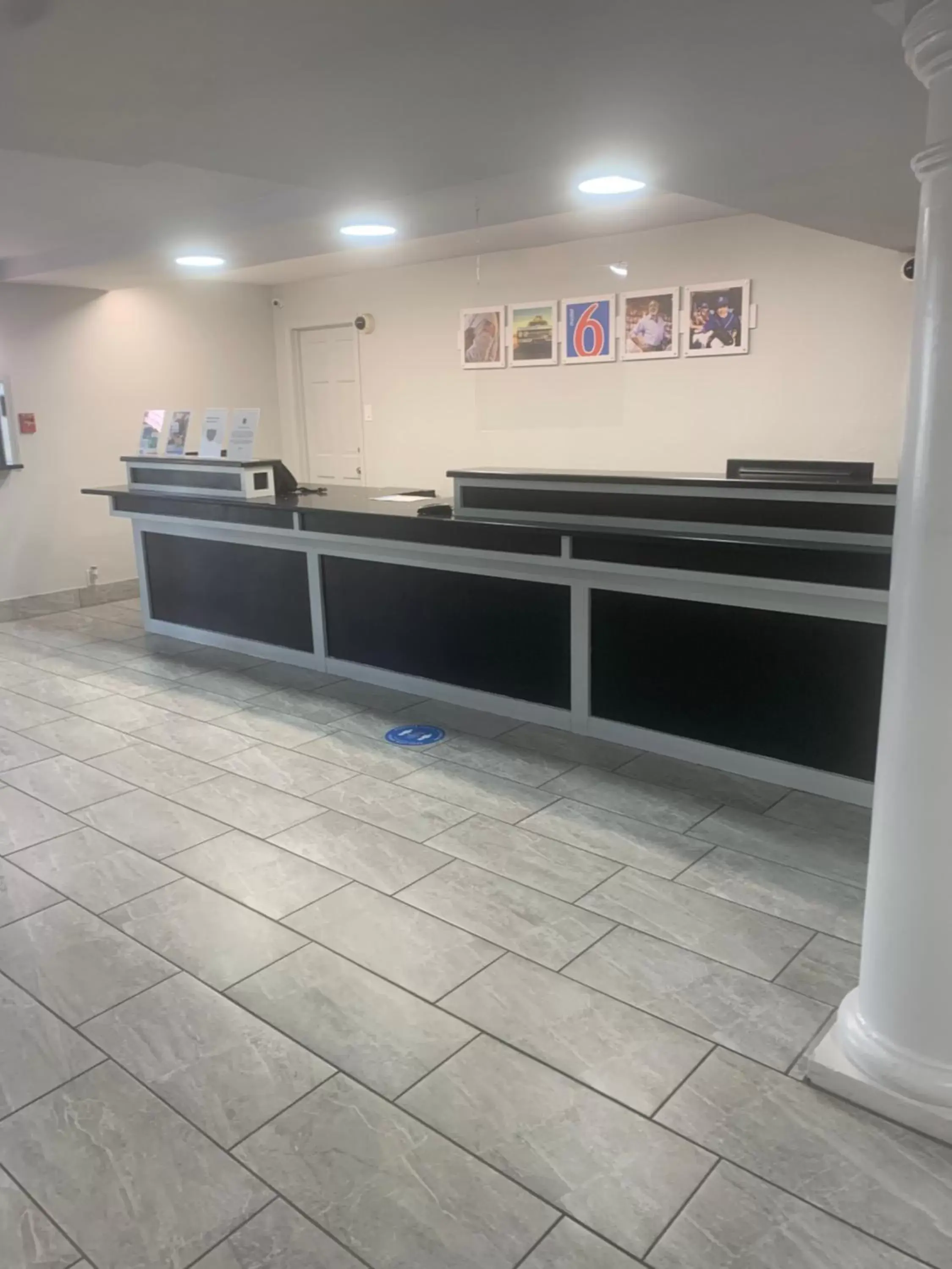 Lobby or reception in Motel 6-Grand Prairie, TX - Interstate 30 Lobby or reception in Motel 6-Grand Prairie, TX - Interstate 30